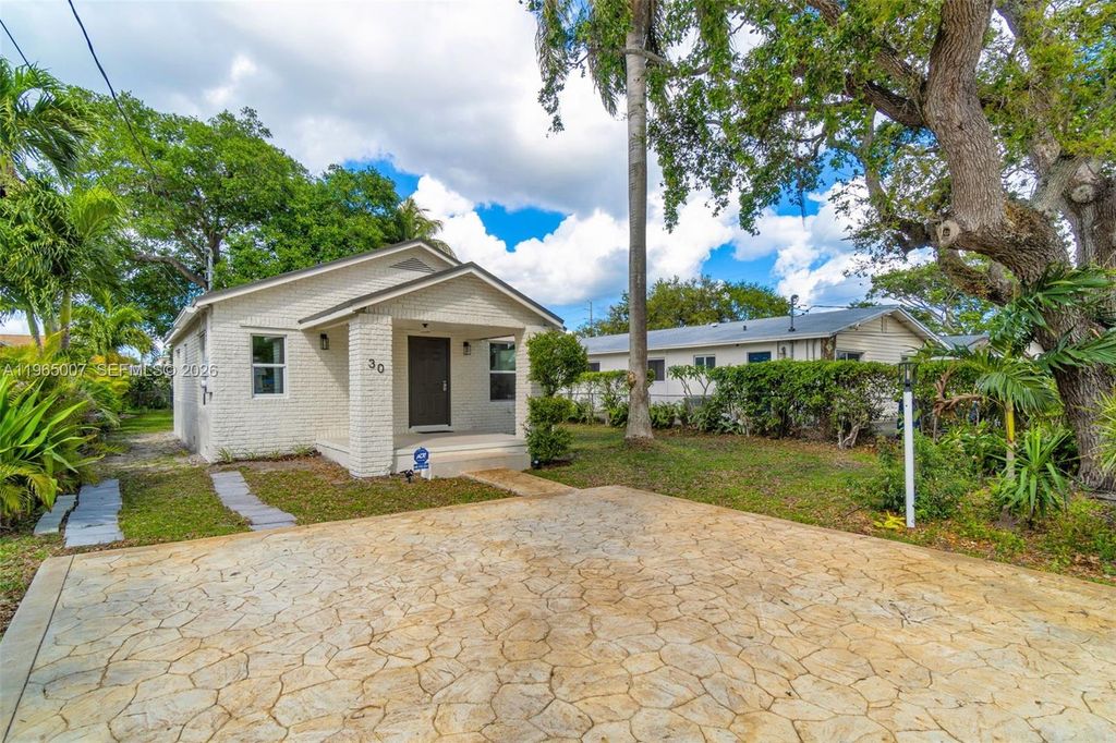Photo of 30 SW 7th St, Hallandale Beach, FL 33009 (MLS # A11965007)