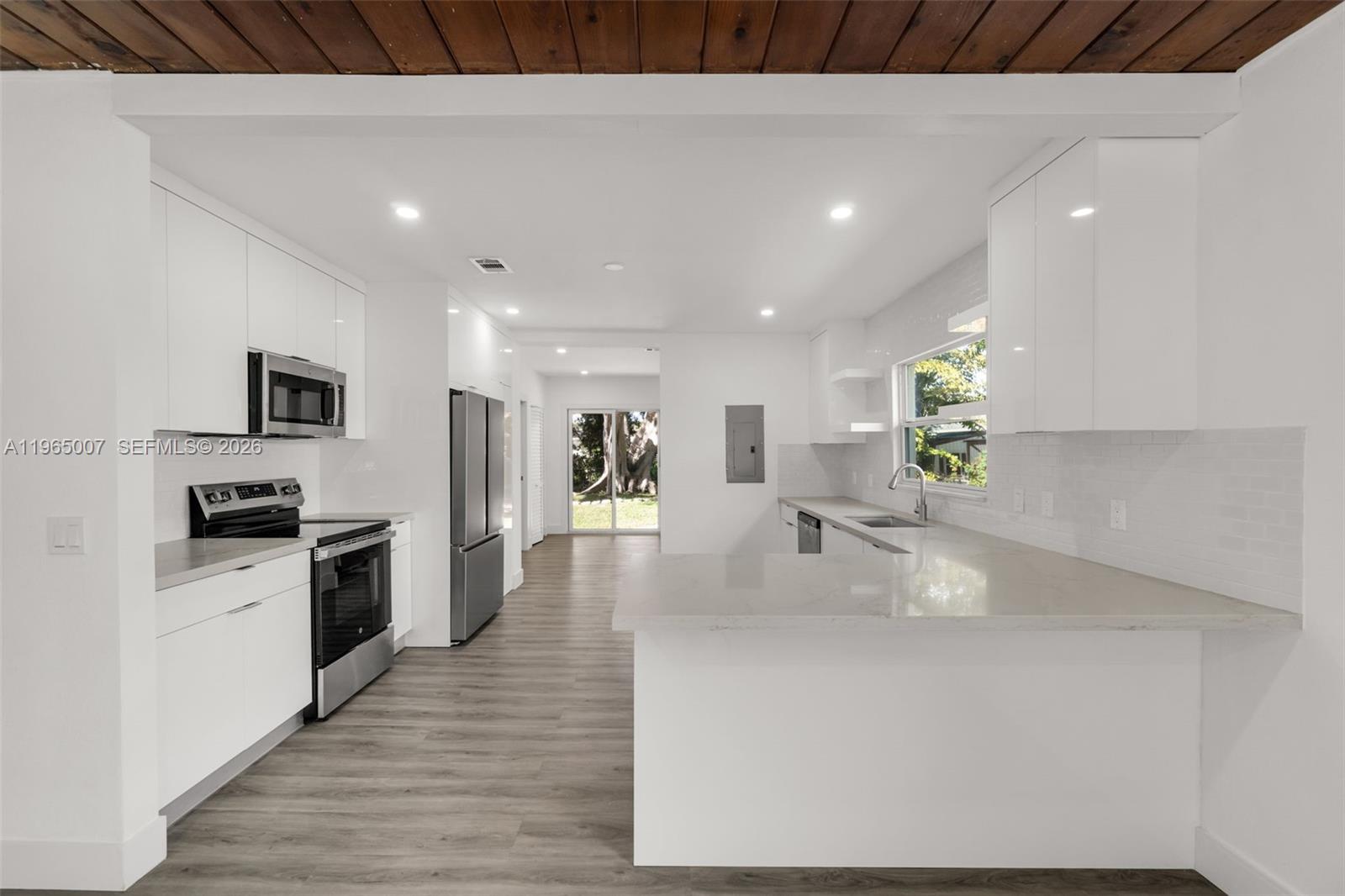 HALLANDALE BY THE SEA - Residential