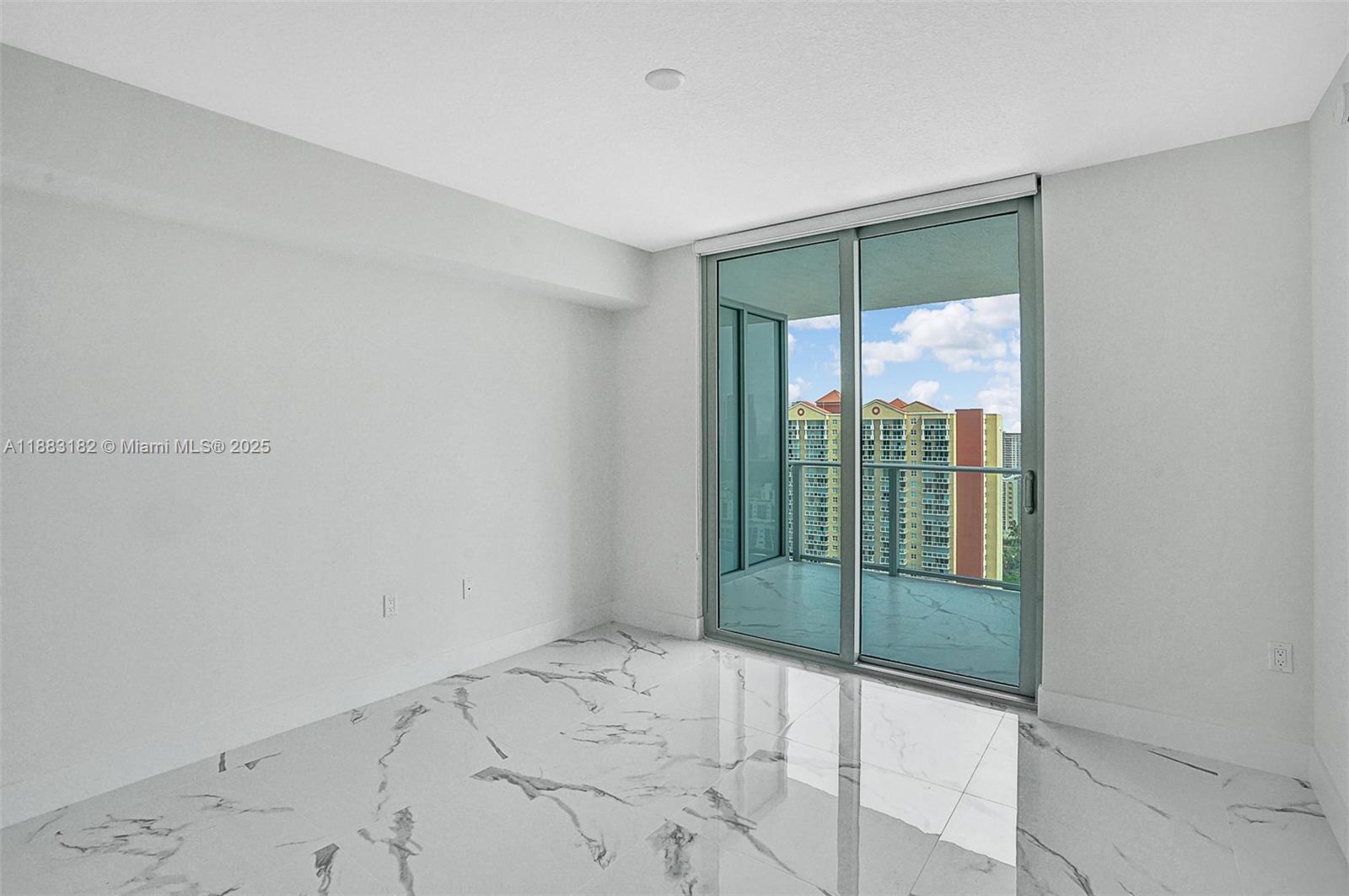 PARQUE TOWERS CONDO - Residential