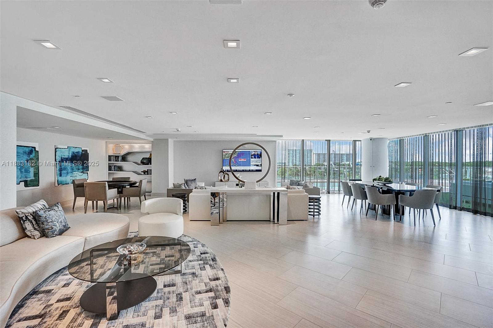 PARQUE TOWERS CONDO - Residential