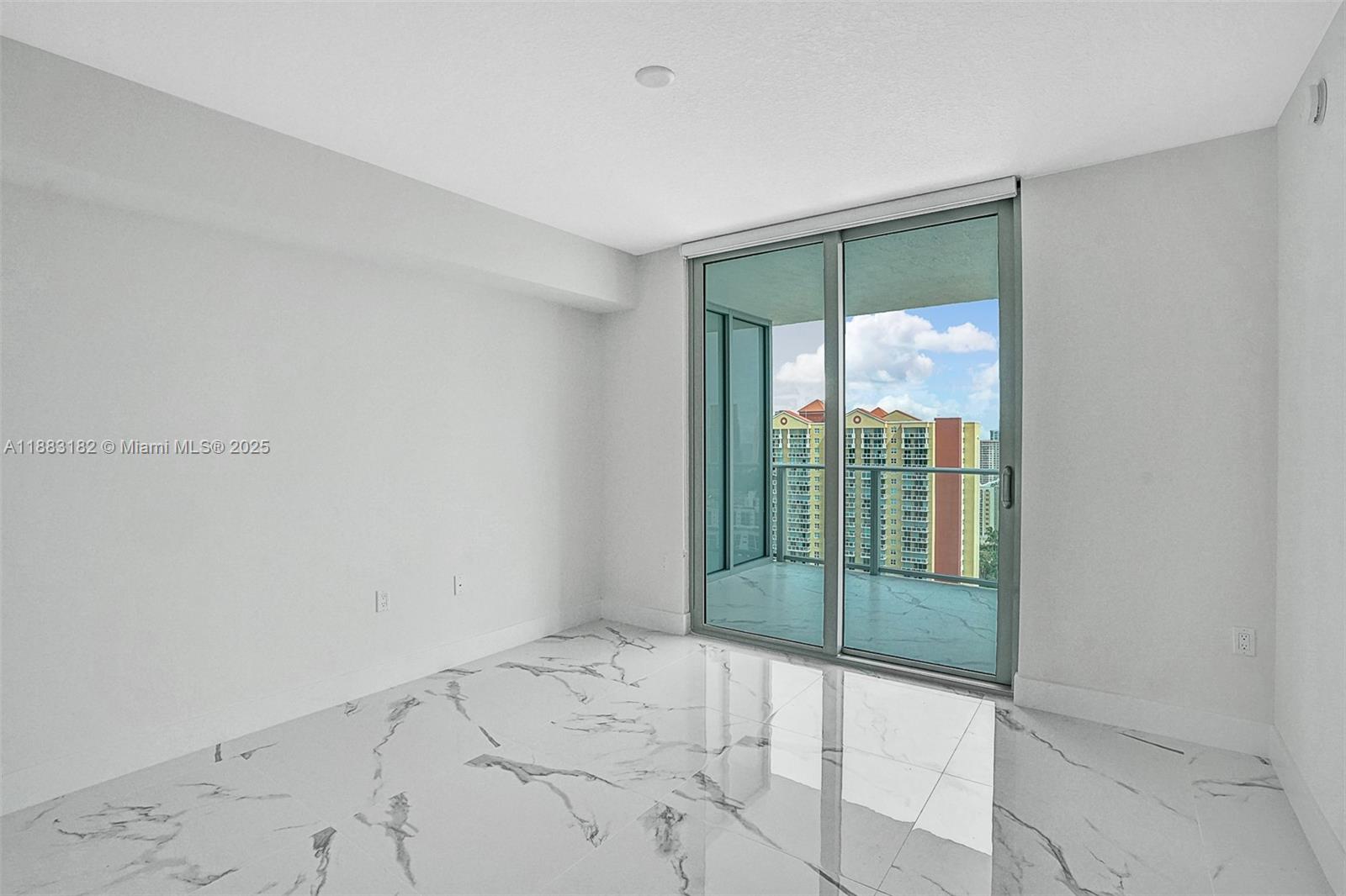 PARQUE TOWERS CONDO - Residential
