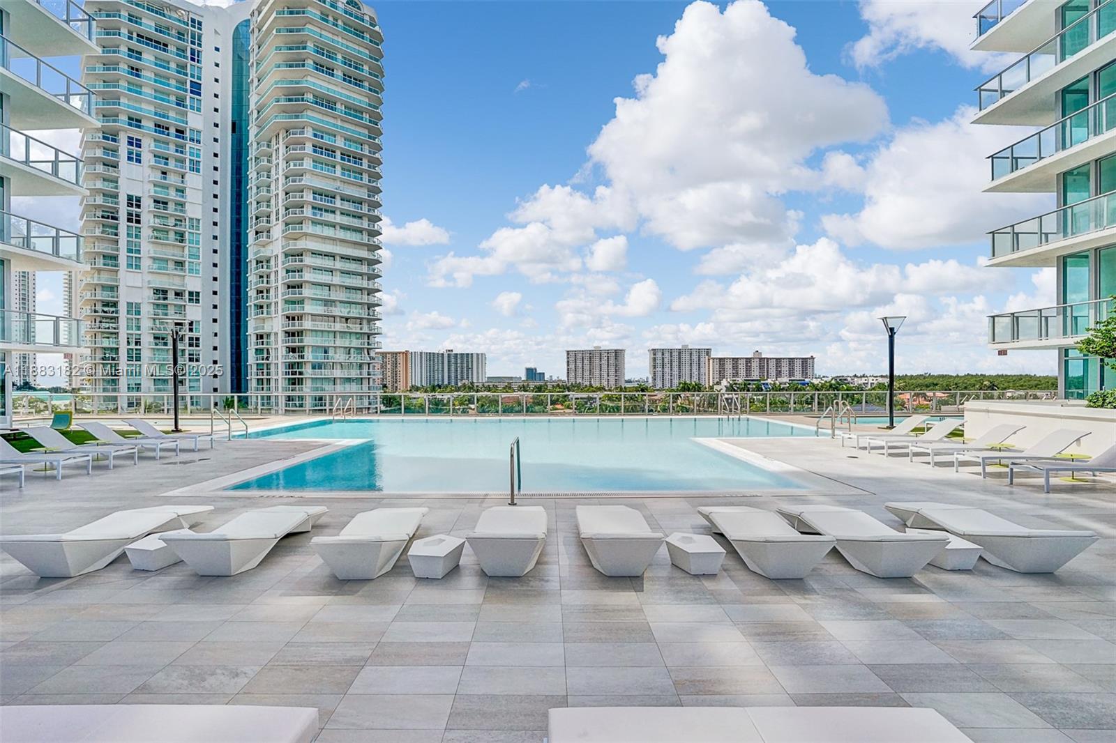 PARQUE TOWERS CONDO - Residential