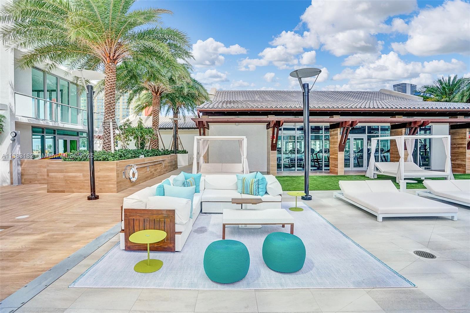 PARQUE TOWERS CONDO - Residential