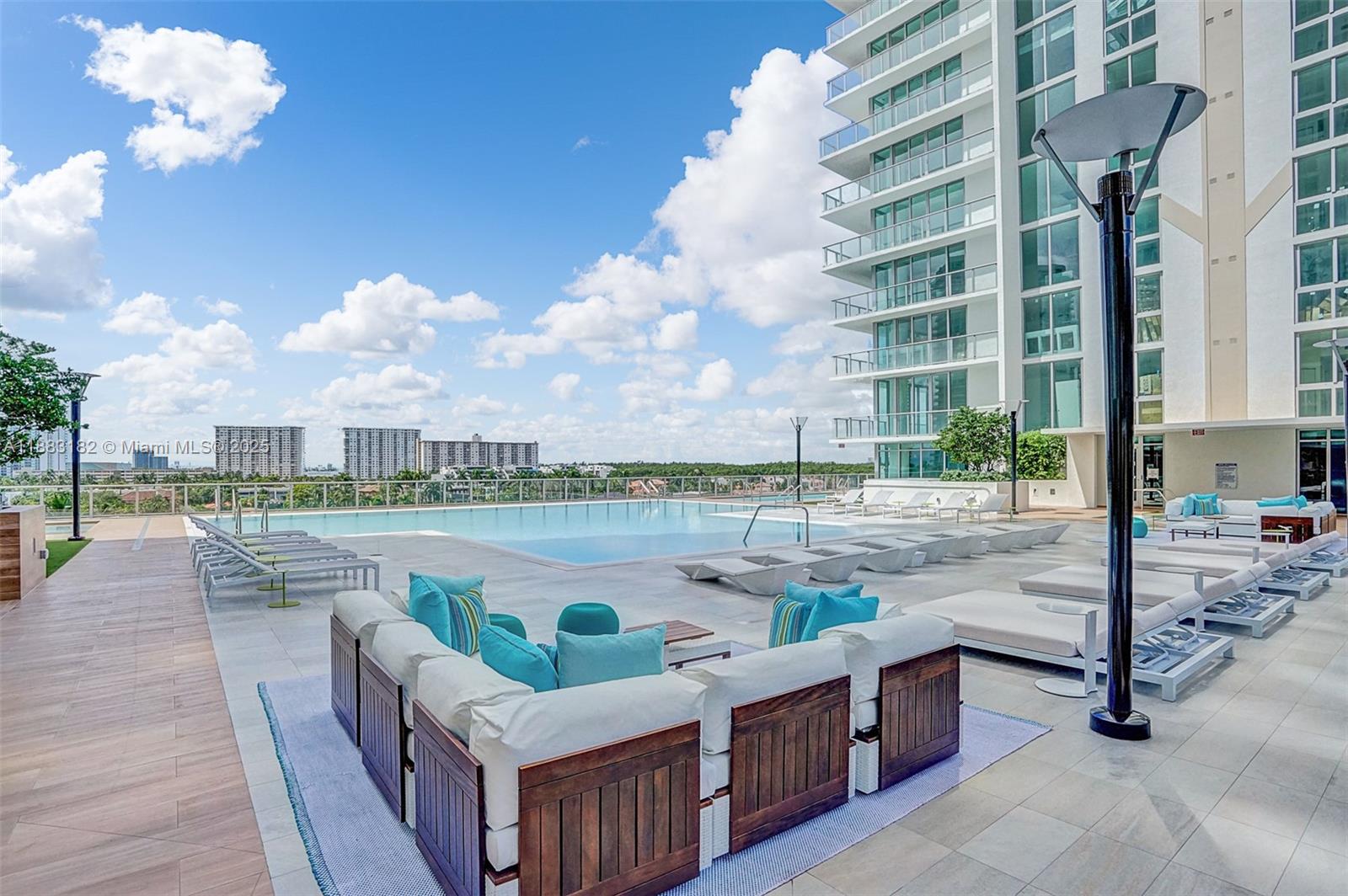 PARQUE TOWERS CONDO - Residential