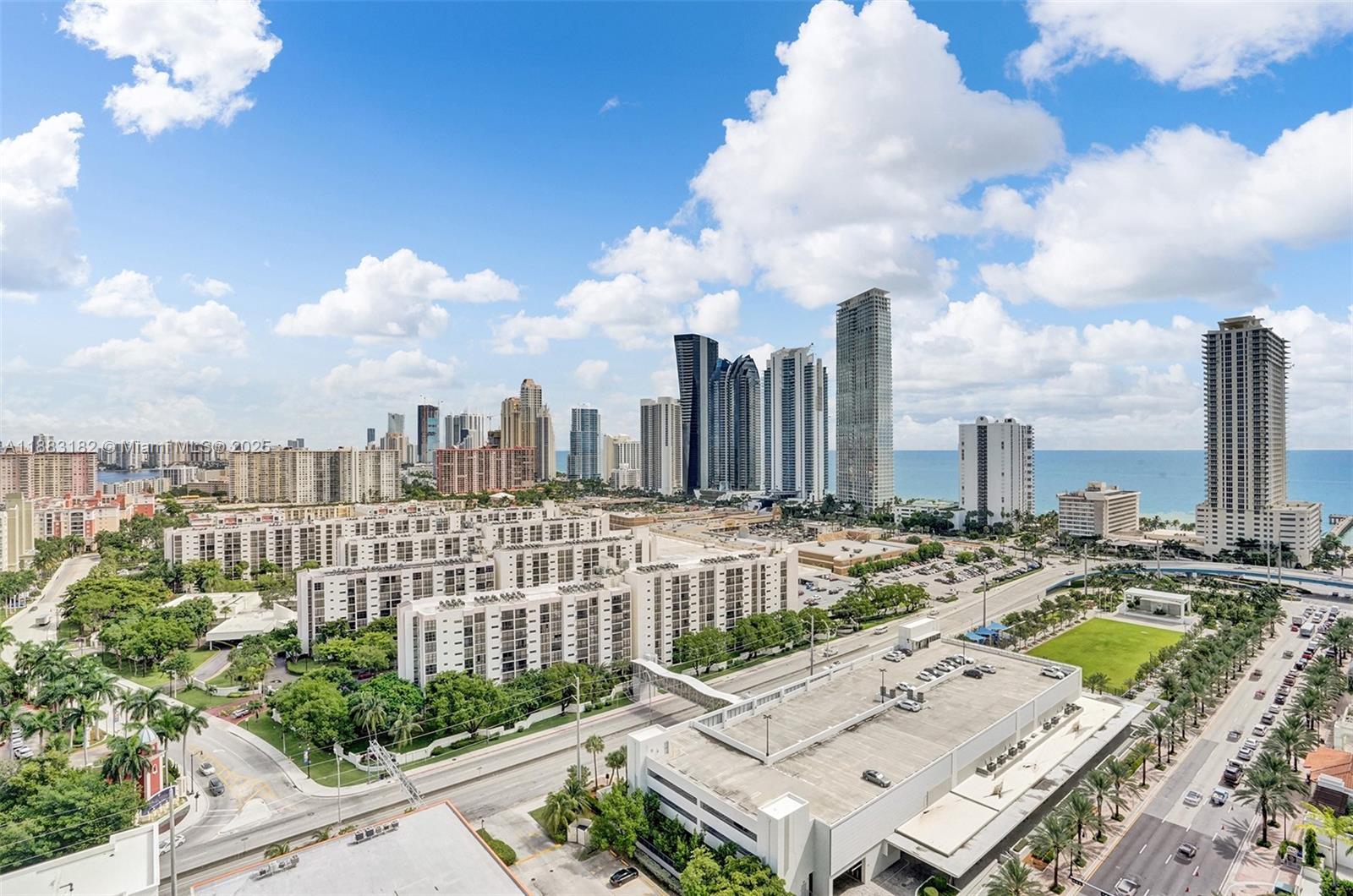 PARQUE TOWERS CONDO - Residential