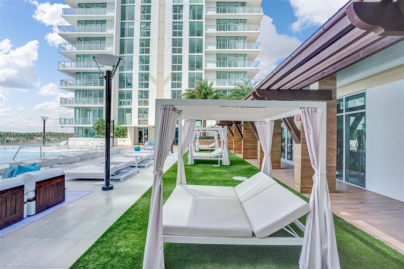 PARQUE TOWERS CONDO - Residential