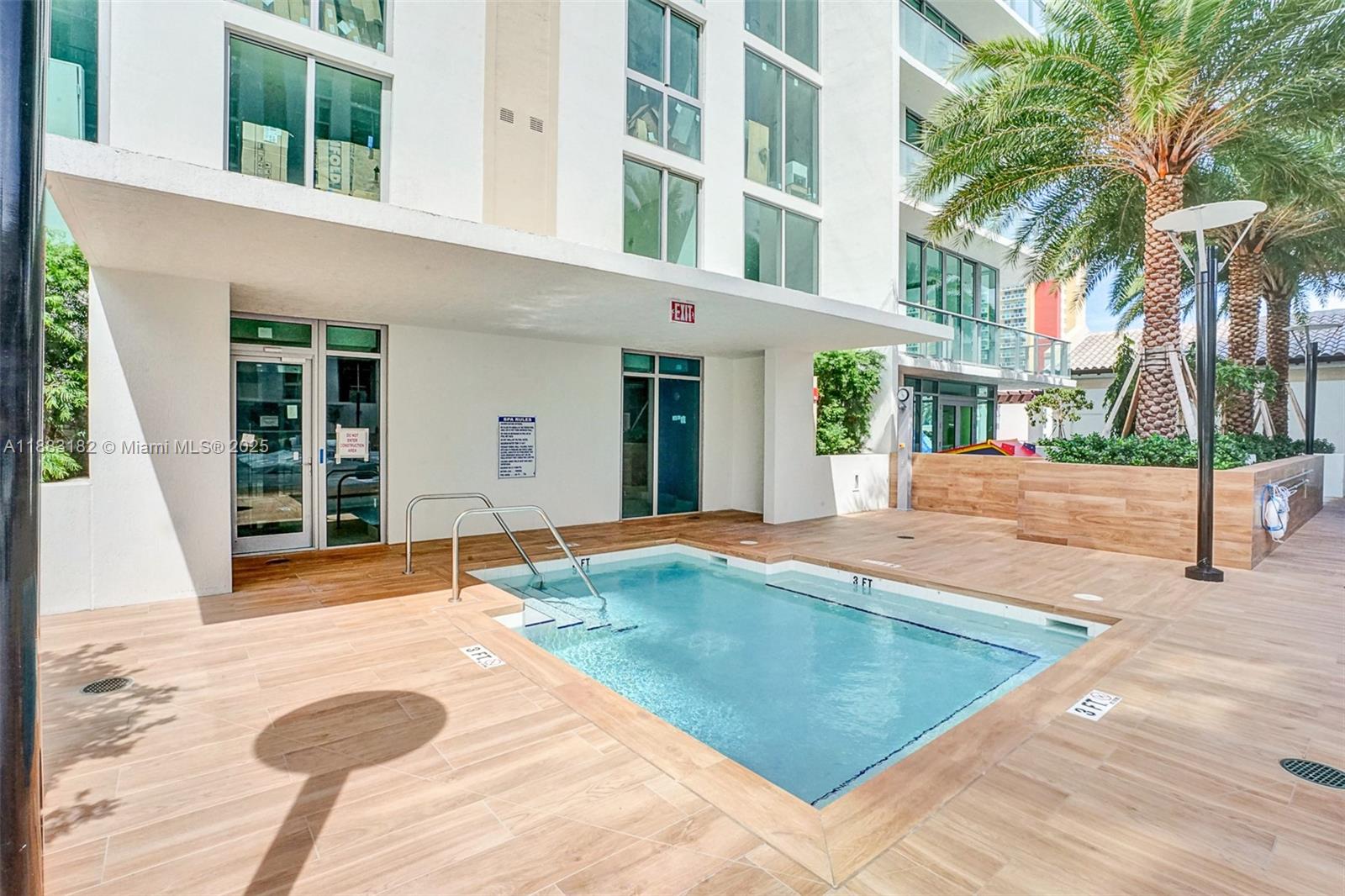 PARQUE TOWERS CONDO - Residential