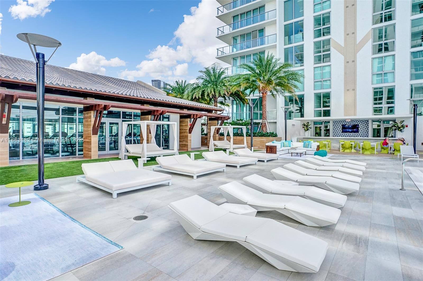 PARQUE TOWERS CONDO - Residential