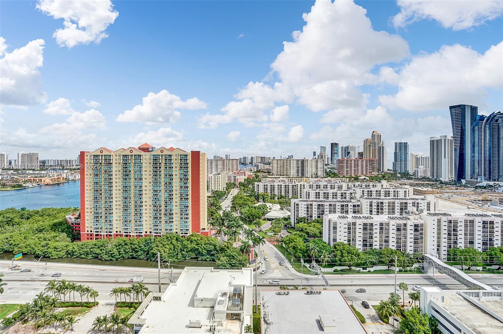 PARQUE TOWERS CONDO - Residential
