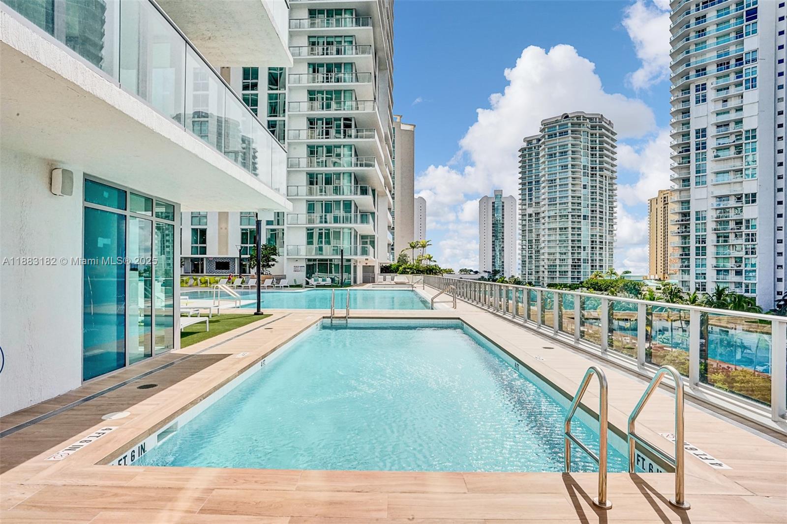 PARQUE TOWERS CONDO - Residential