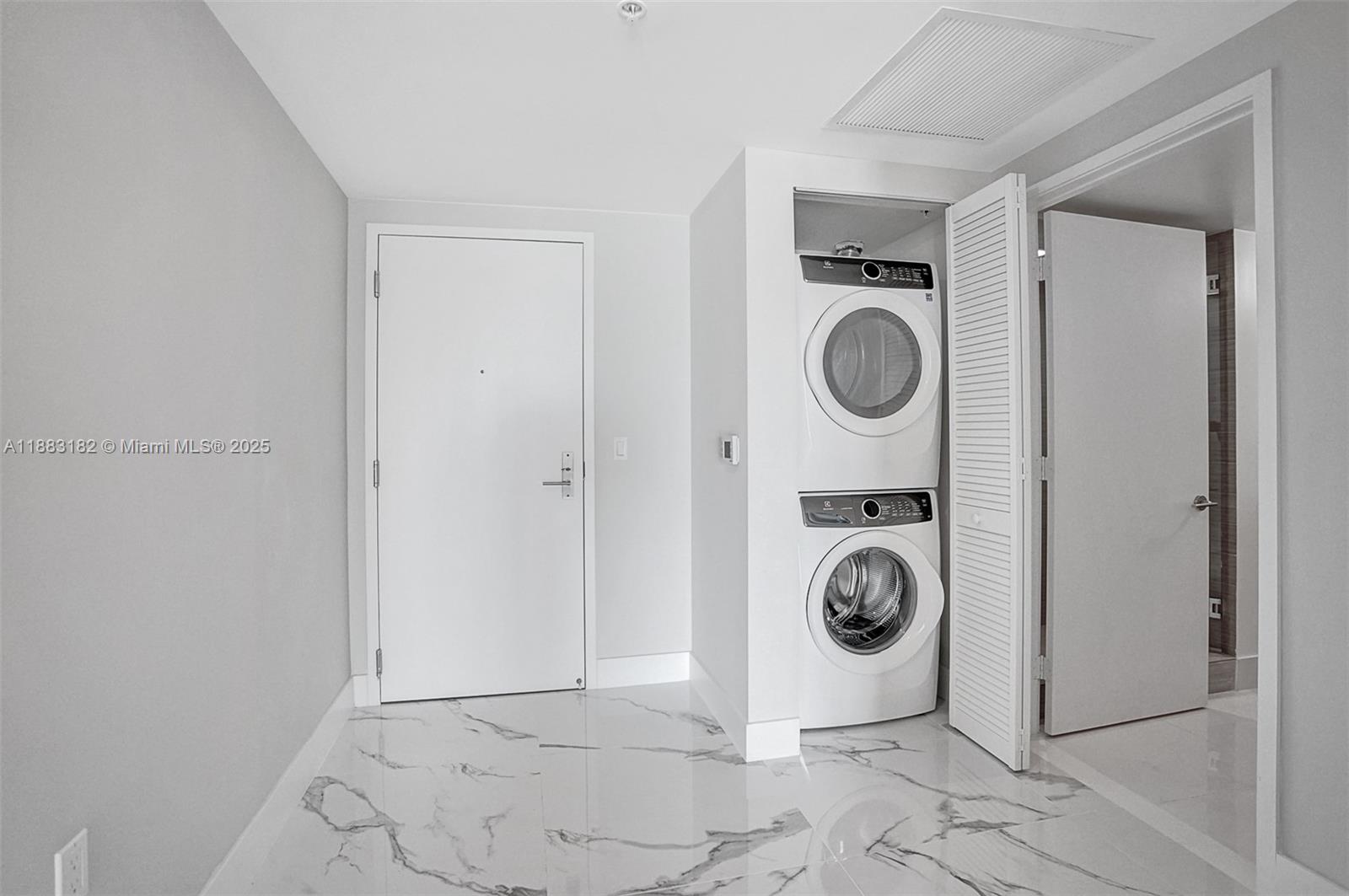 PARQUE TOWERS CONDO - Residential