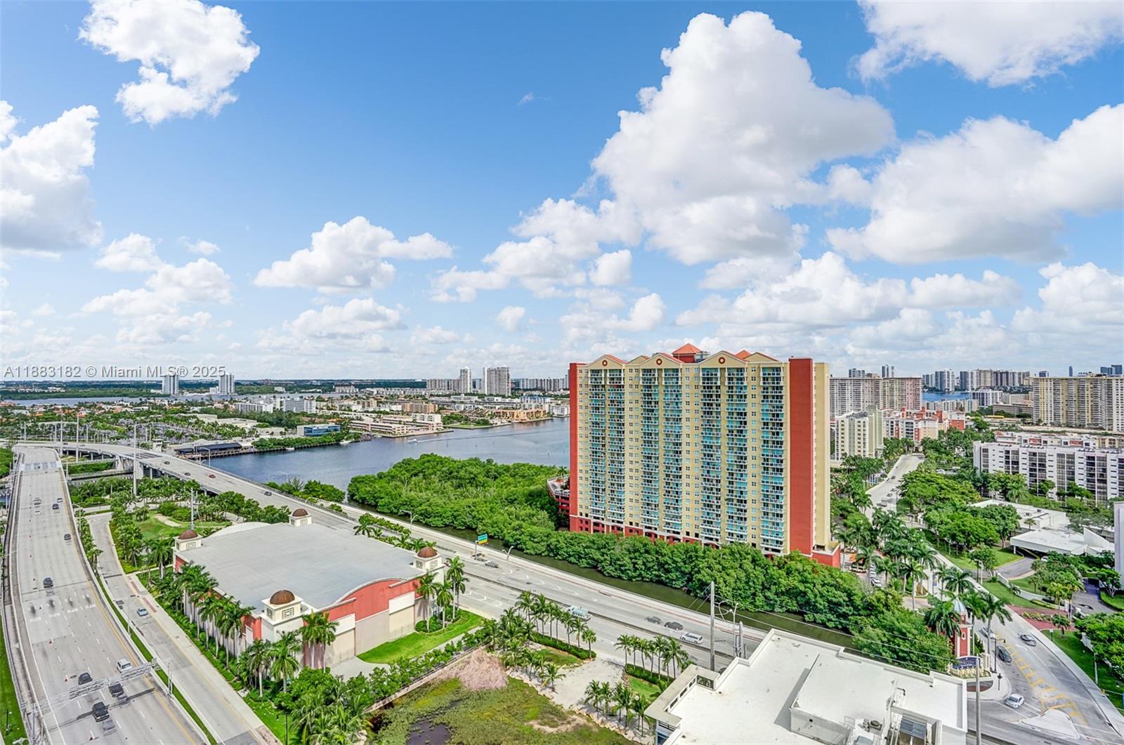 PARQUE TOWERS CONDO - Residential
