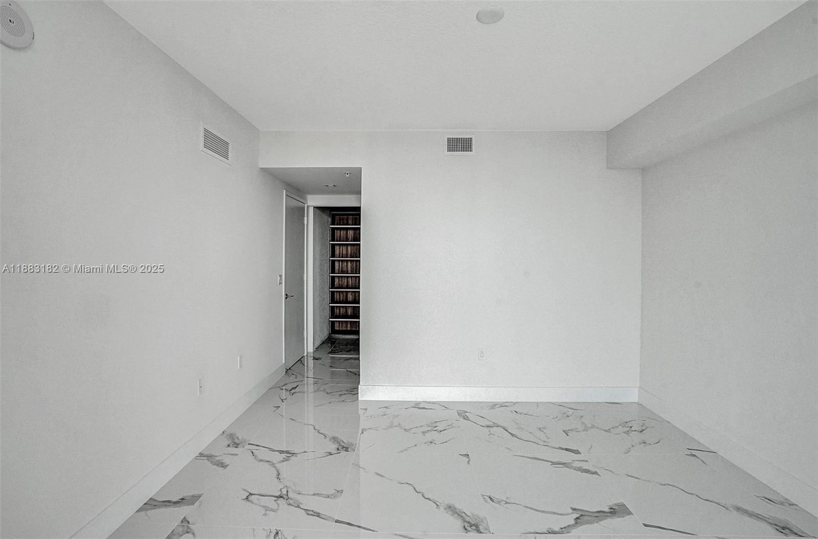 PARQUE TOWERS CONDO - Residential