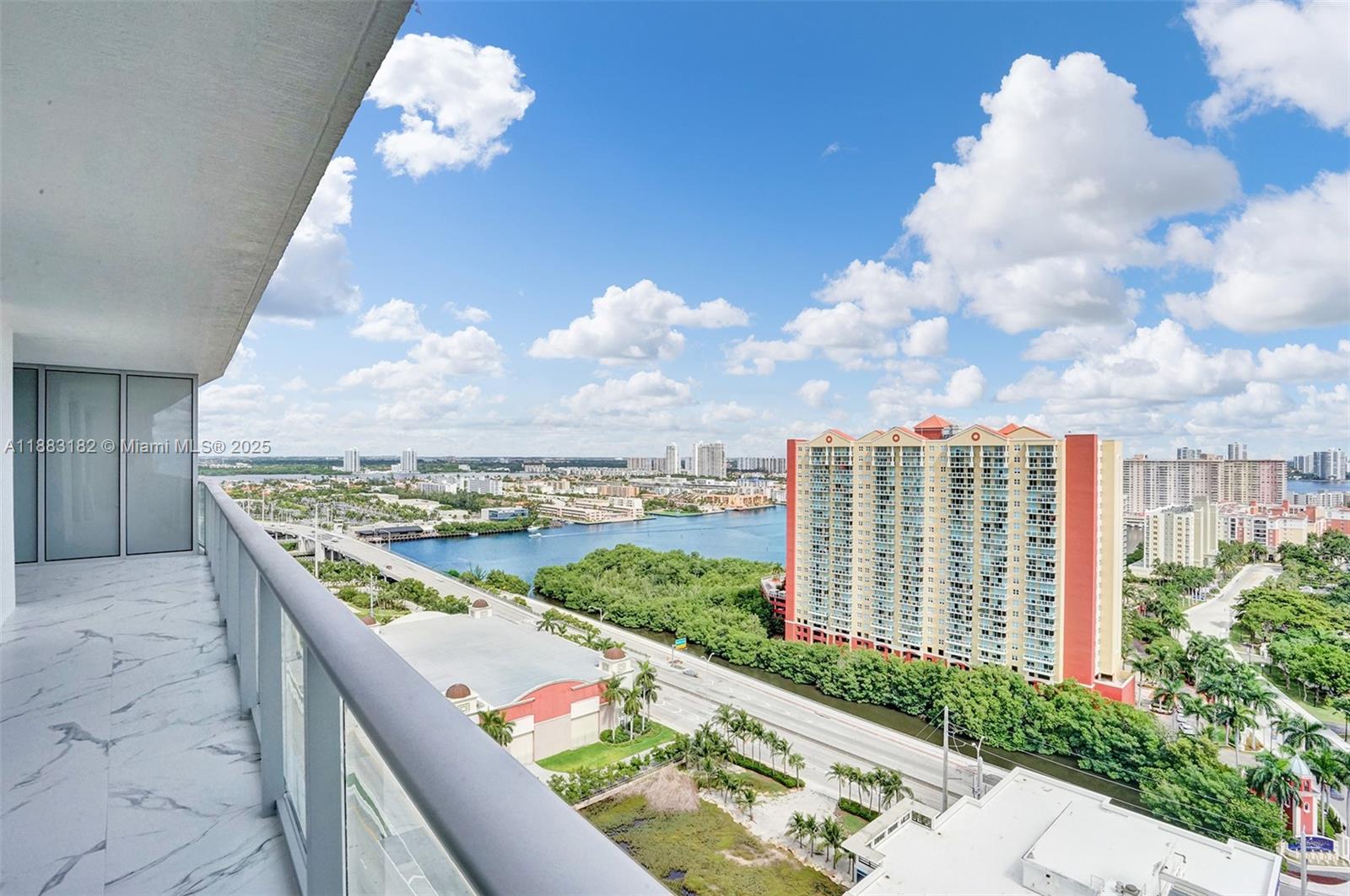 PARQUE TOWERS CONDO - Residential