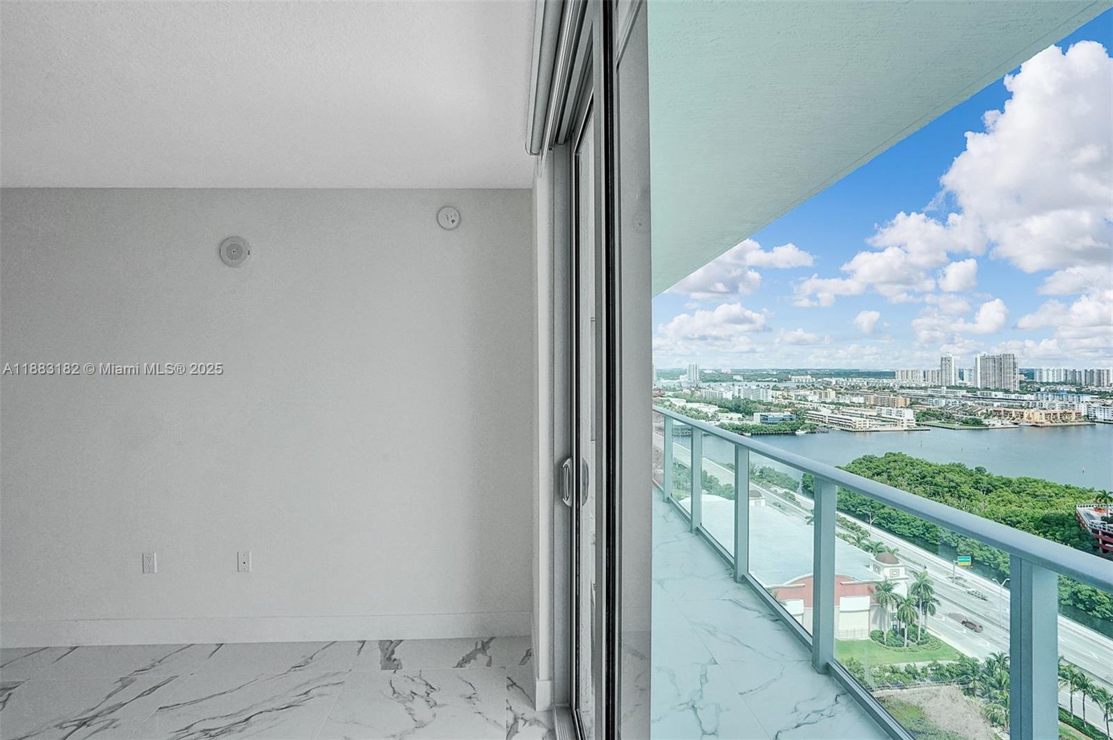 PARQUE TOWERS CONDO - Residential