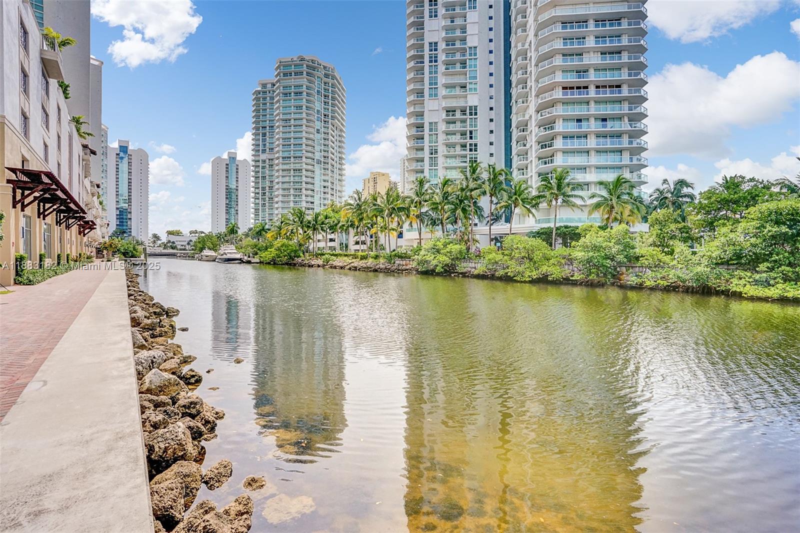 PARQUE TOWERS CONDO - Residential
