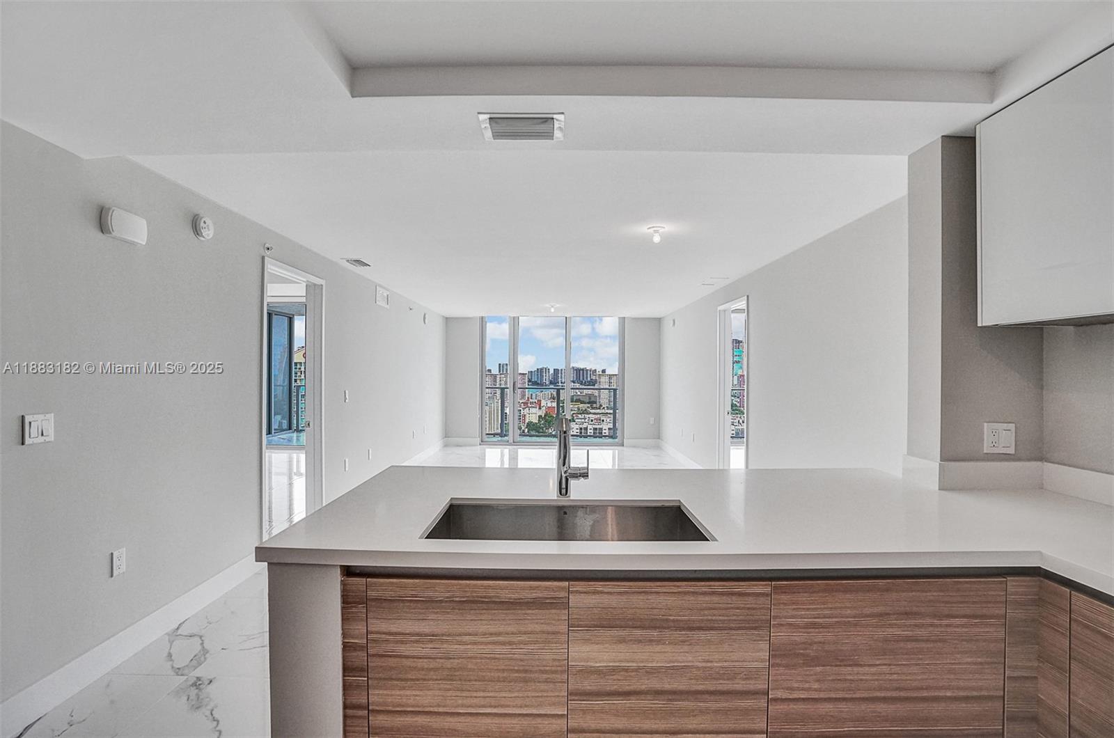 PARQUE TOWERS CONDO - Residential