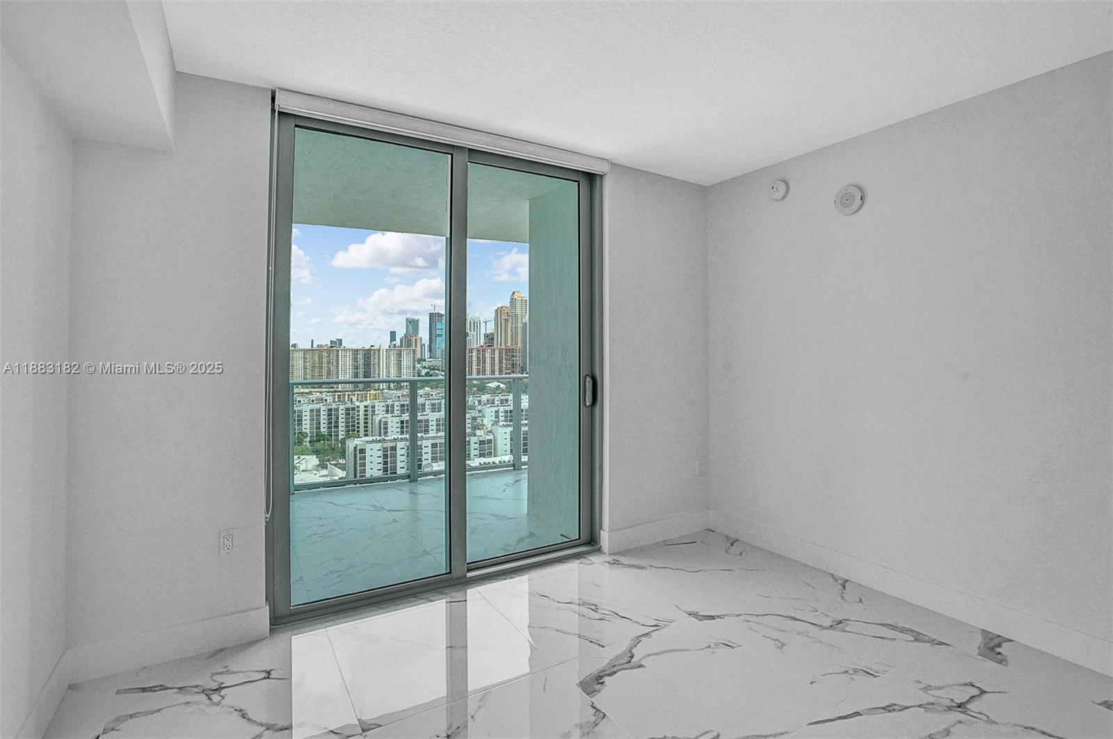 PARQUE TOWERS CONDO - Residential