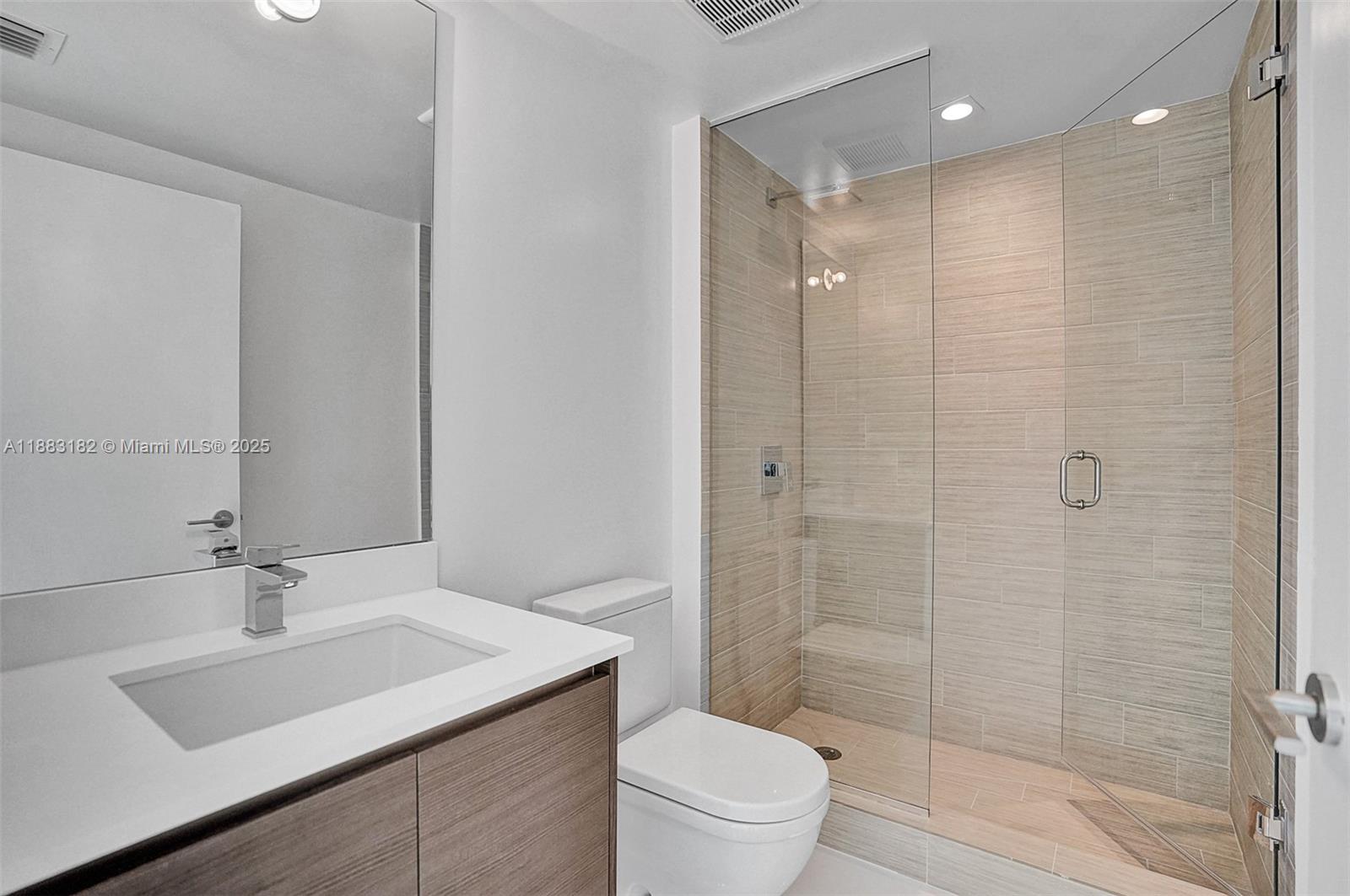 PARQUE TOWERS CONDO - Residential