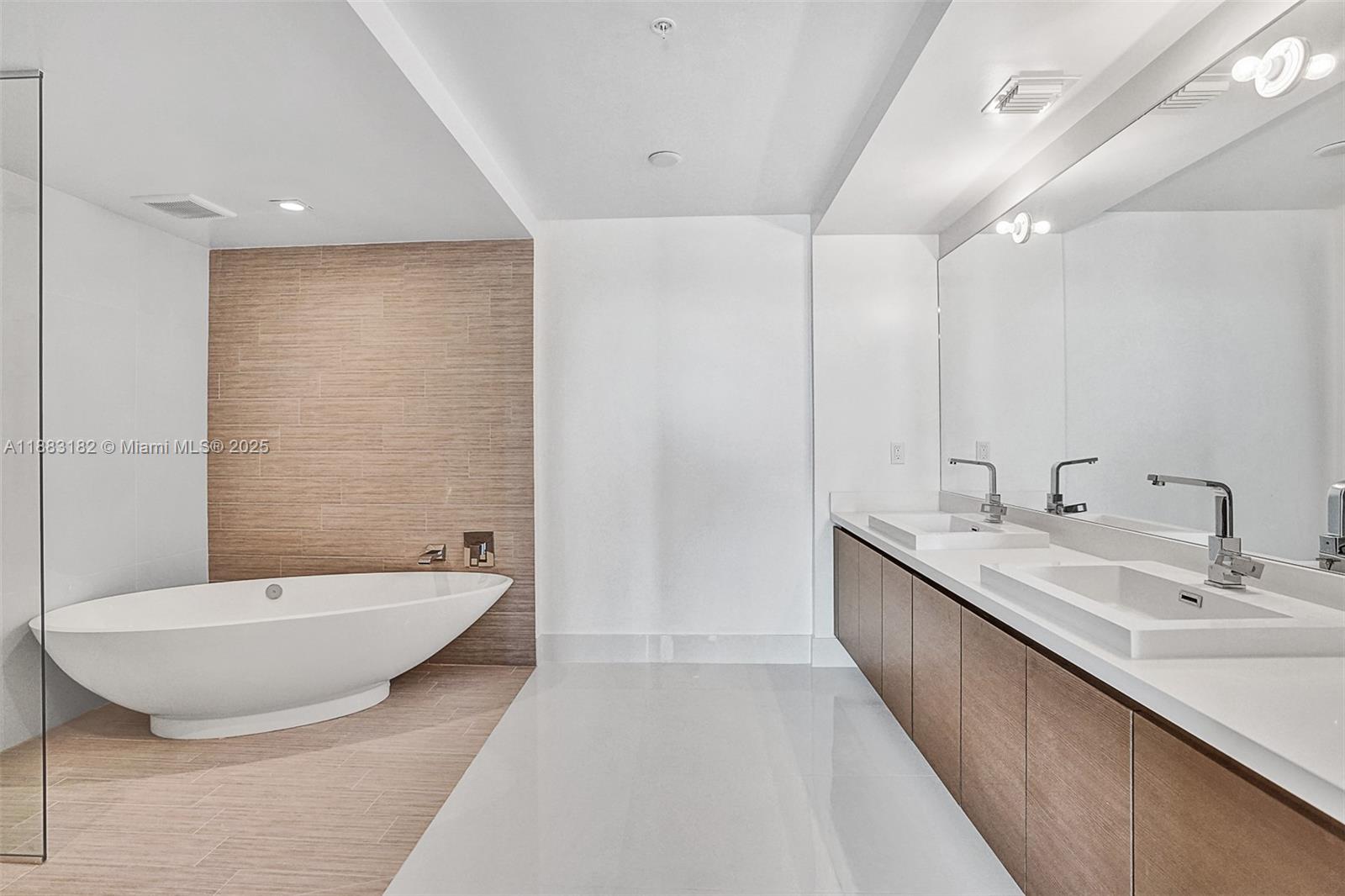 PARQUE TOWERS CONDO - Residential