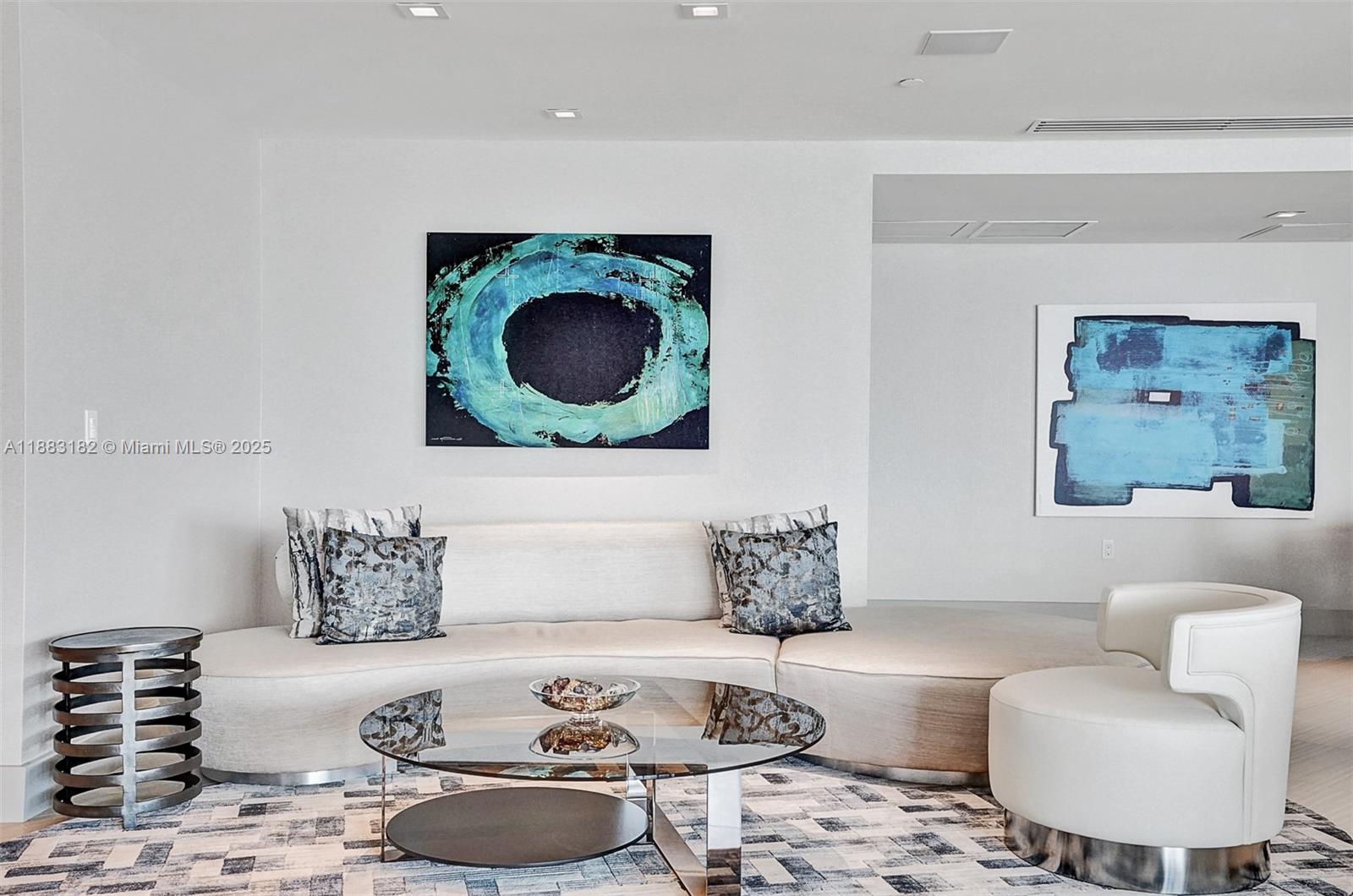 PARQUE TOWERS CONDO - Residential