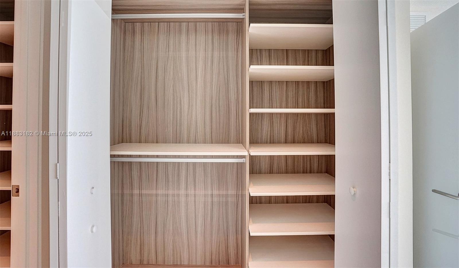 PARQUE TOWERS CONDO - Residential