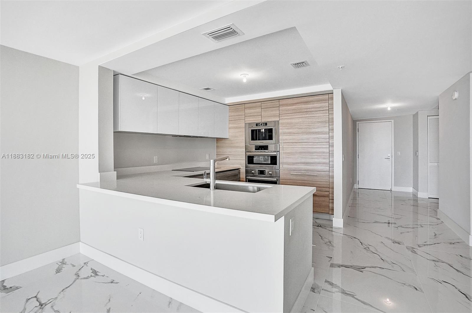 PARQUE TOWERS CONDO - Residential