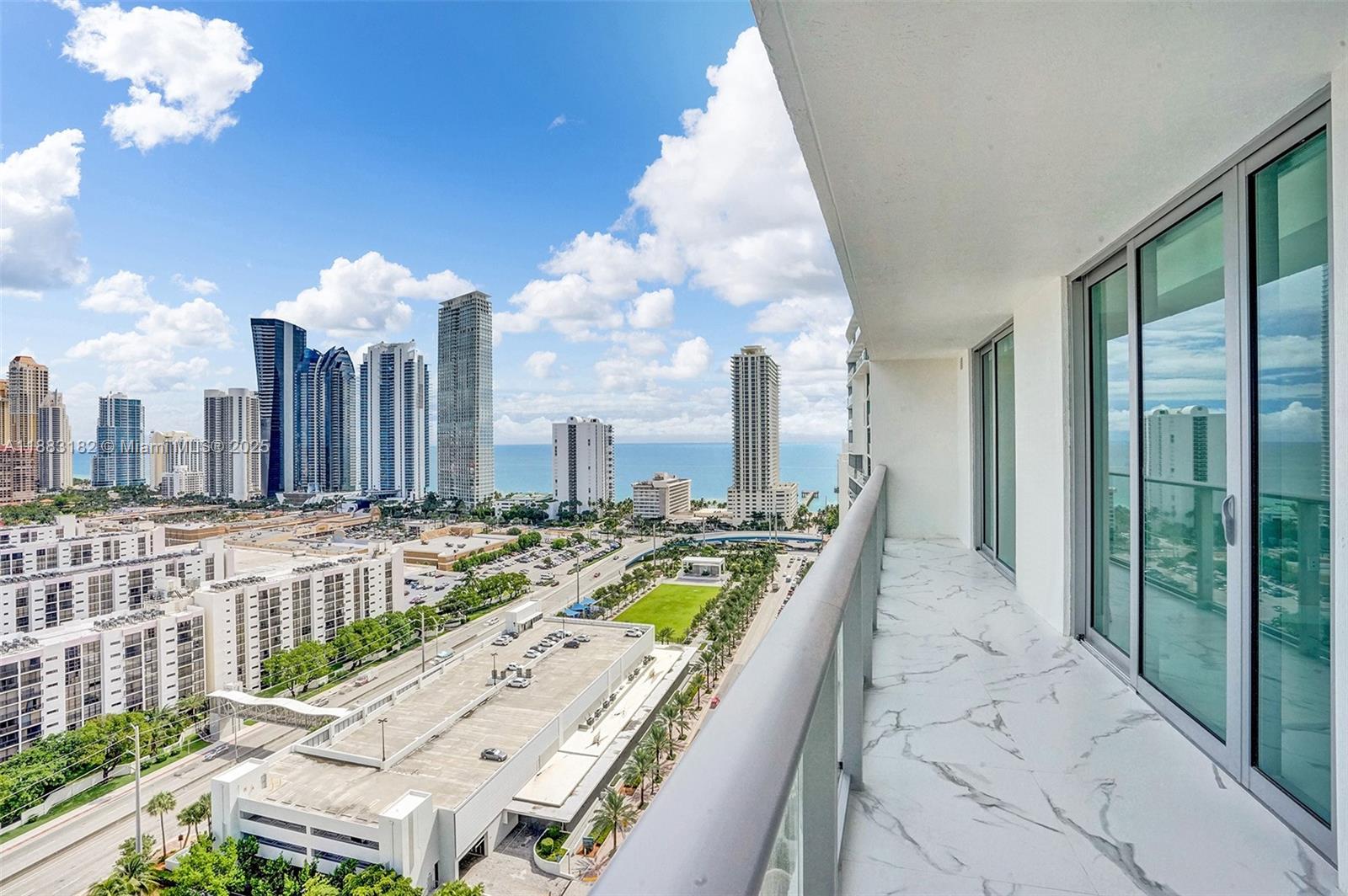 PARQUE TOWERS CONDO - Residential