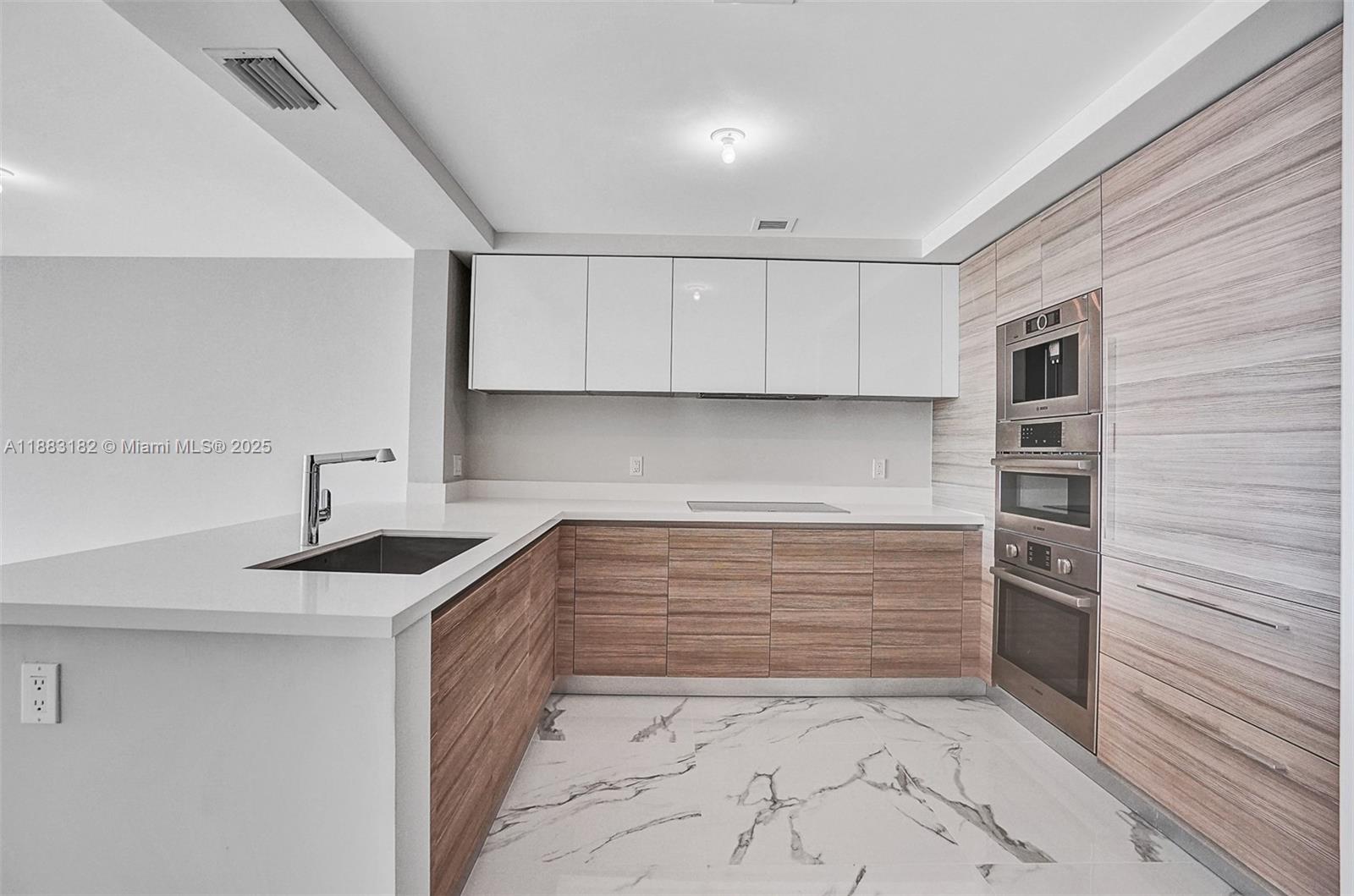 PARQUE TOWERS CONDO - Residential