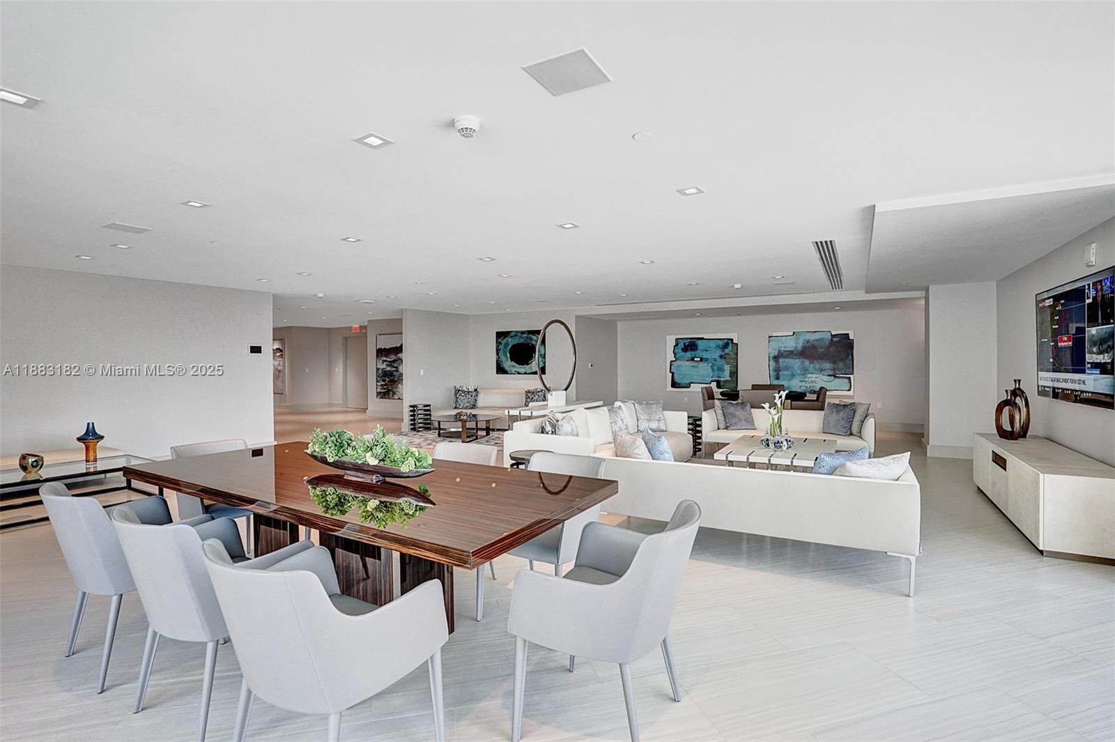 PARQUE TOWERS CONDO - Residential