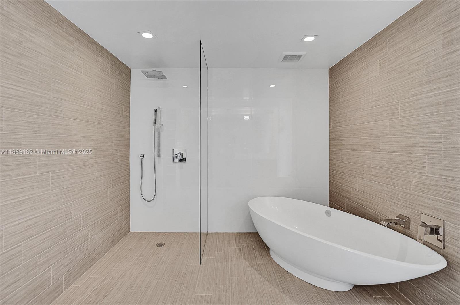 PARQUE TOWERS CONDO - Residential