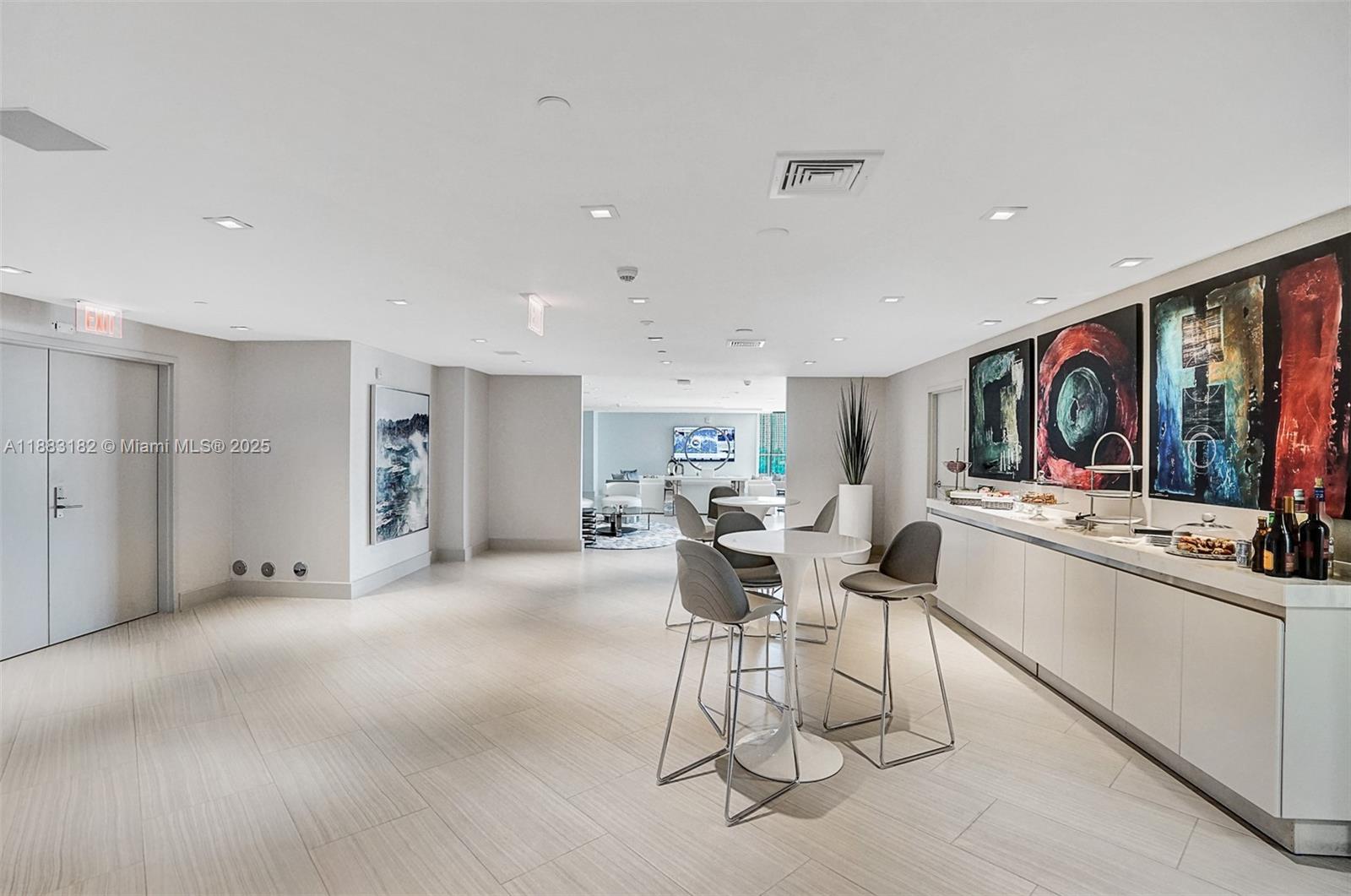 PARQUE TOWERS CONDO - Residential