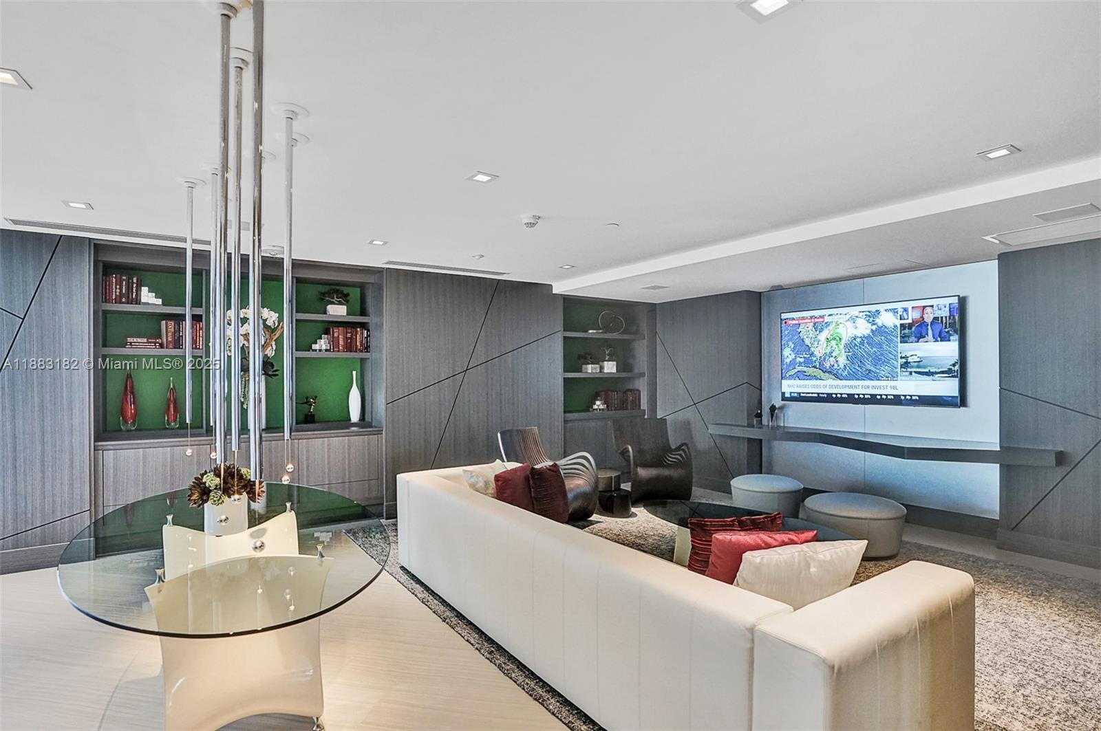 PARQUE TOWERS CONDO - Residential