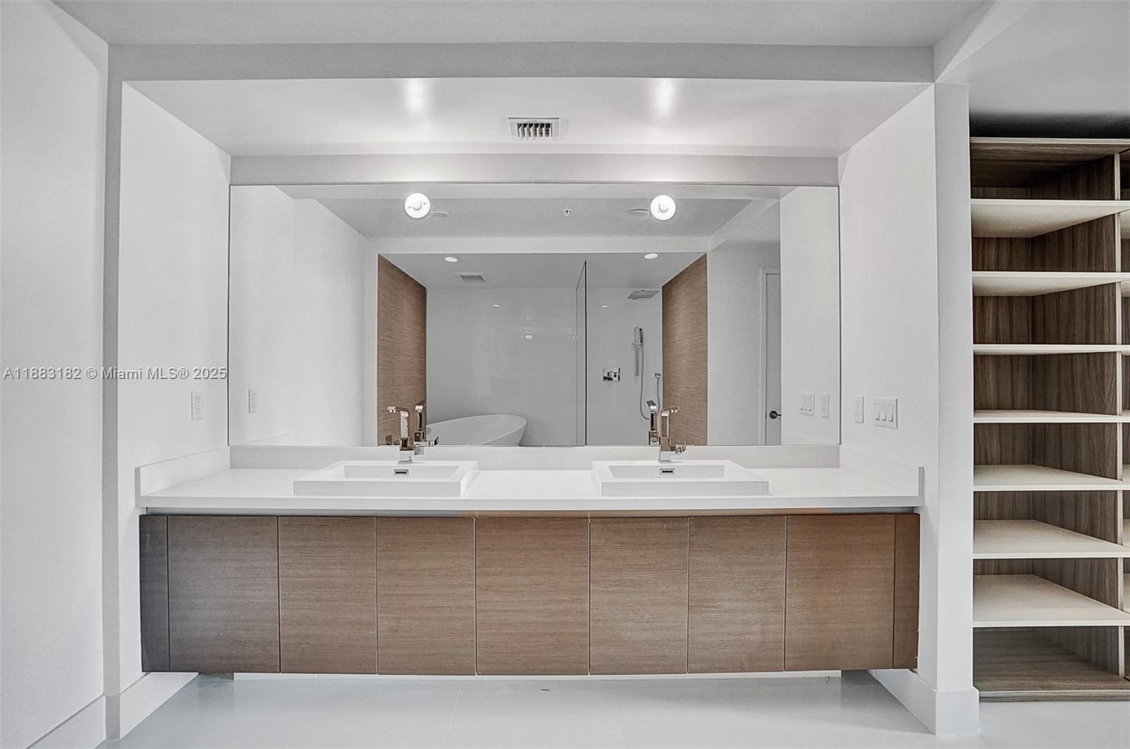 PARQUE TOWERS CONDO - Residential