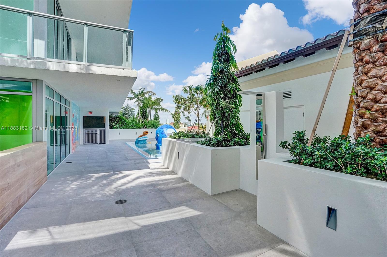 PARQUE TOWERS CONDO - Residential