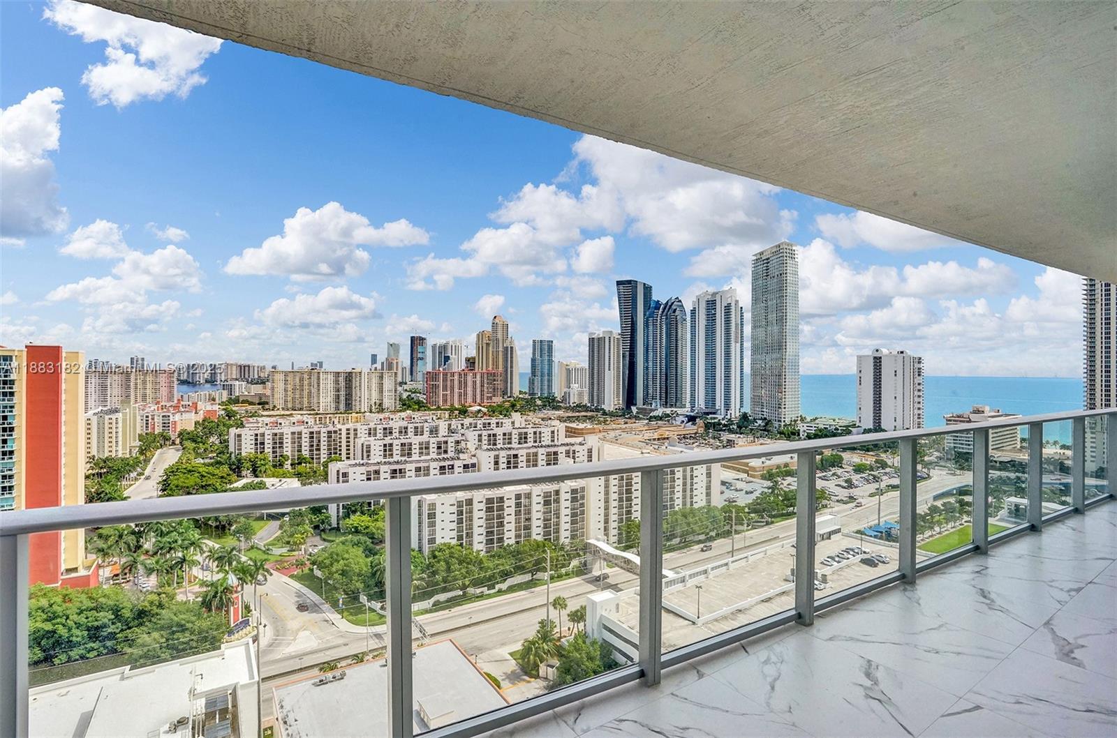 PARQUE TOWERS CONDO - Residential