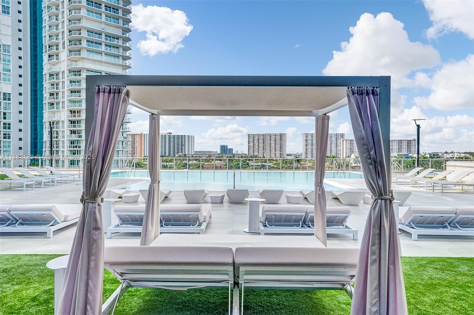 PARQUE TOWERS CONDO - Residential