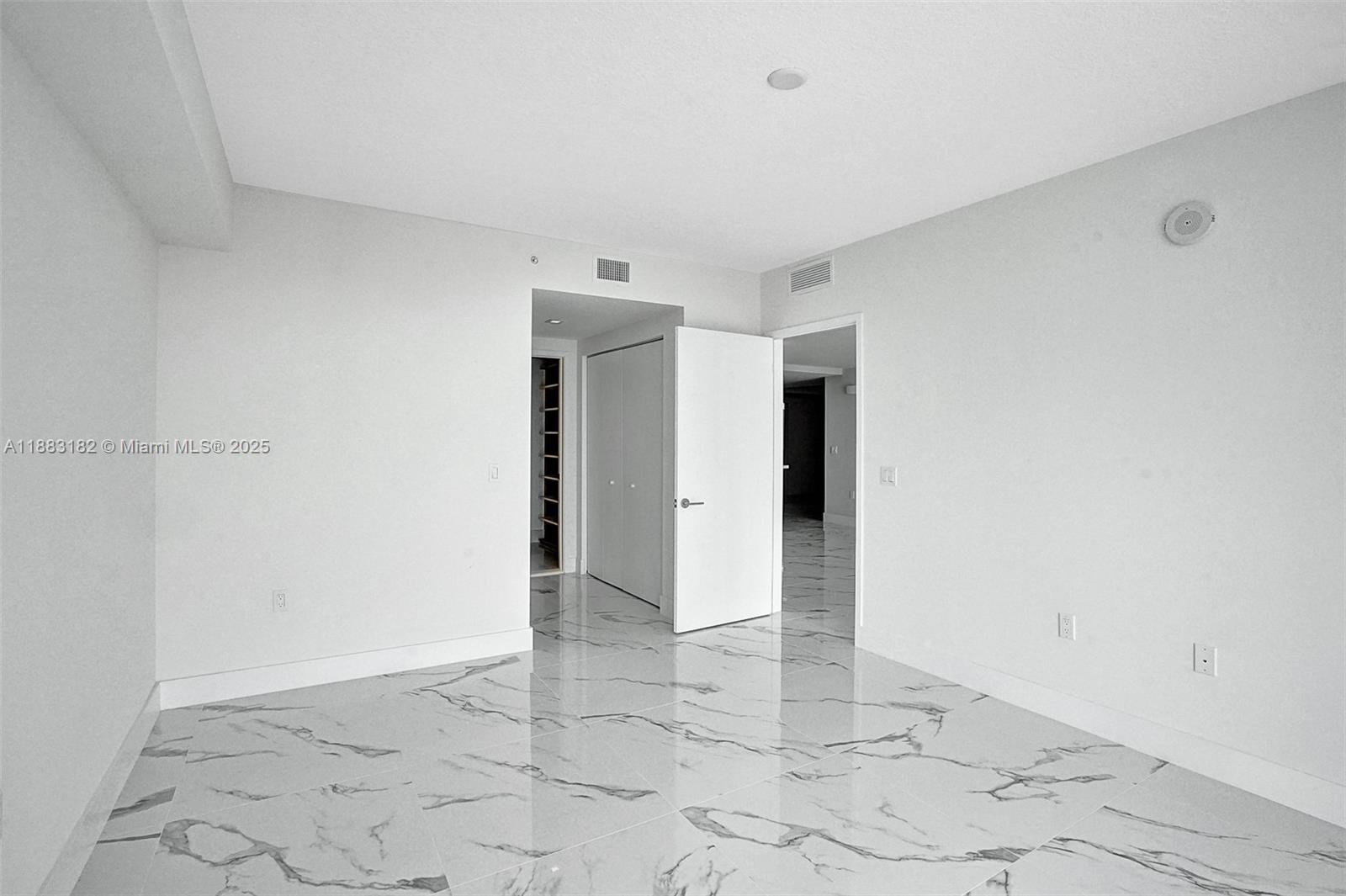 PARQUE TOWERS CONDO - Residential