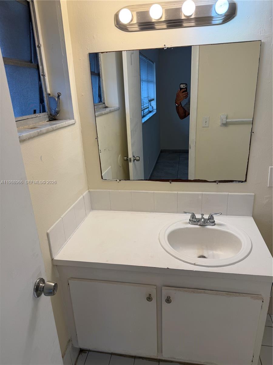 OLA CONDO - Residential