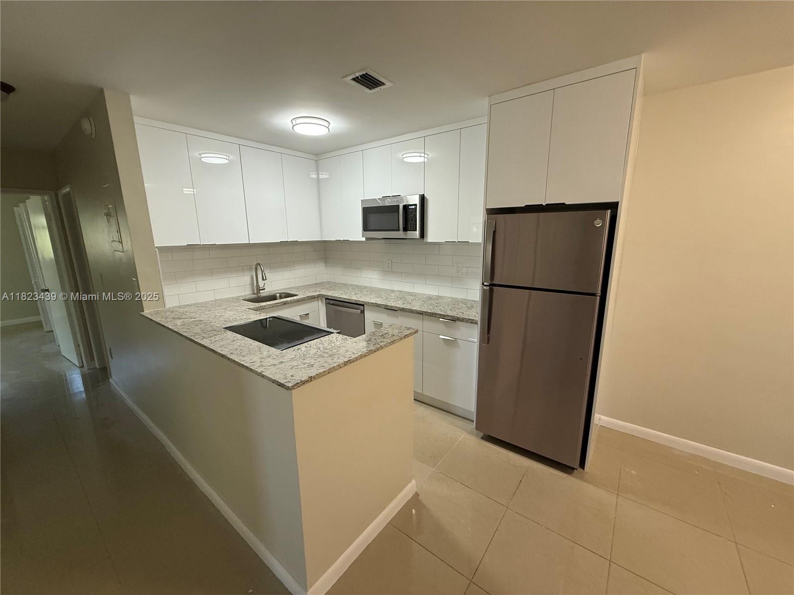 Beautiful corner 2/2 apartment, renovated with new kitchen and new appliances, new master bathroom, central AC, porcelain tiled floor, located in Pompano Isles East of Federal Hwy, close to the beach, entertainment and shopping.