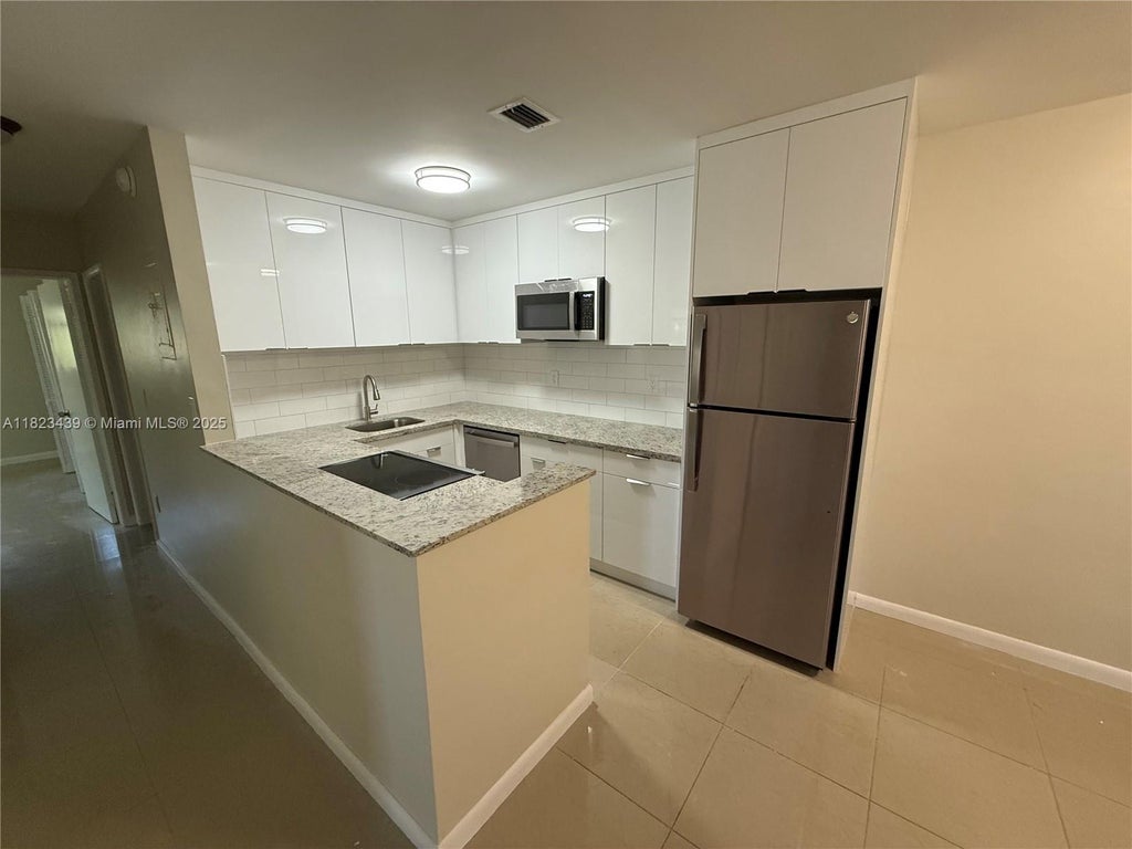 Photo of 1017 SE 22nd Ave #207, Pompano Beach, FL 33062 (MLS # A11823439)