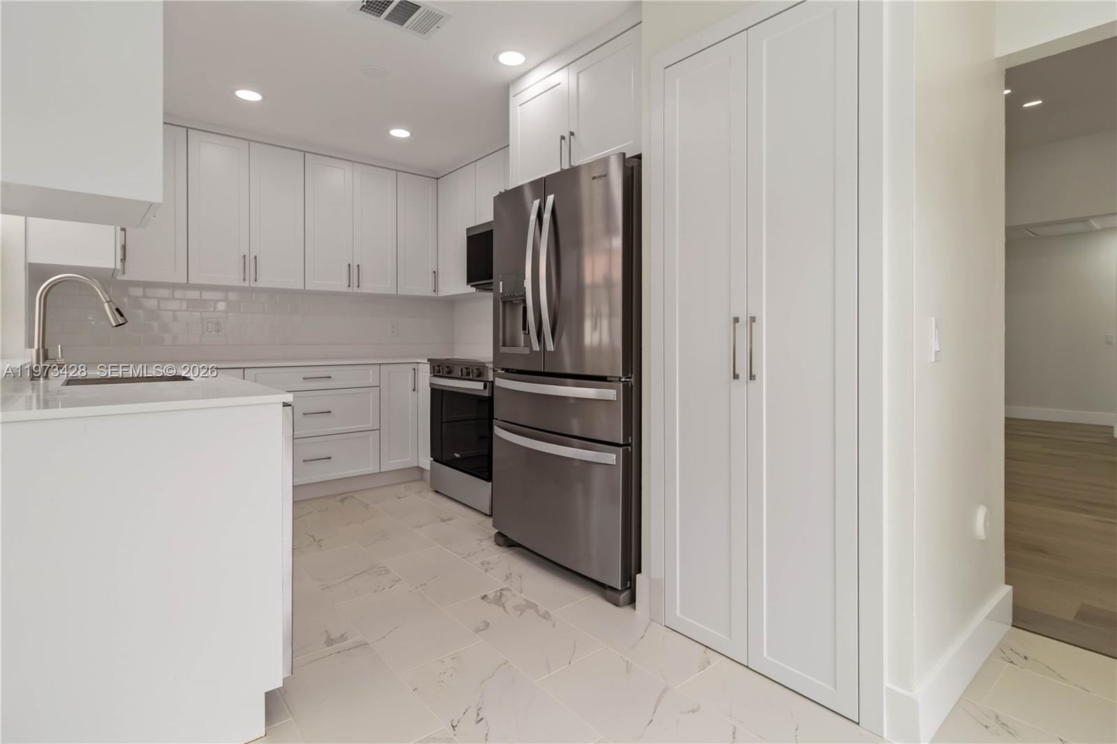 COUNTRY ISLES PHASE II - Residential