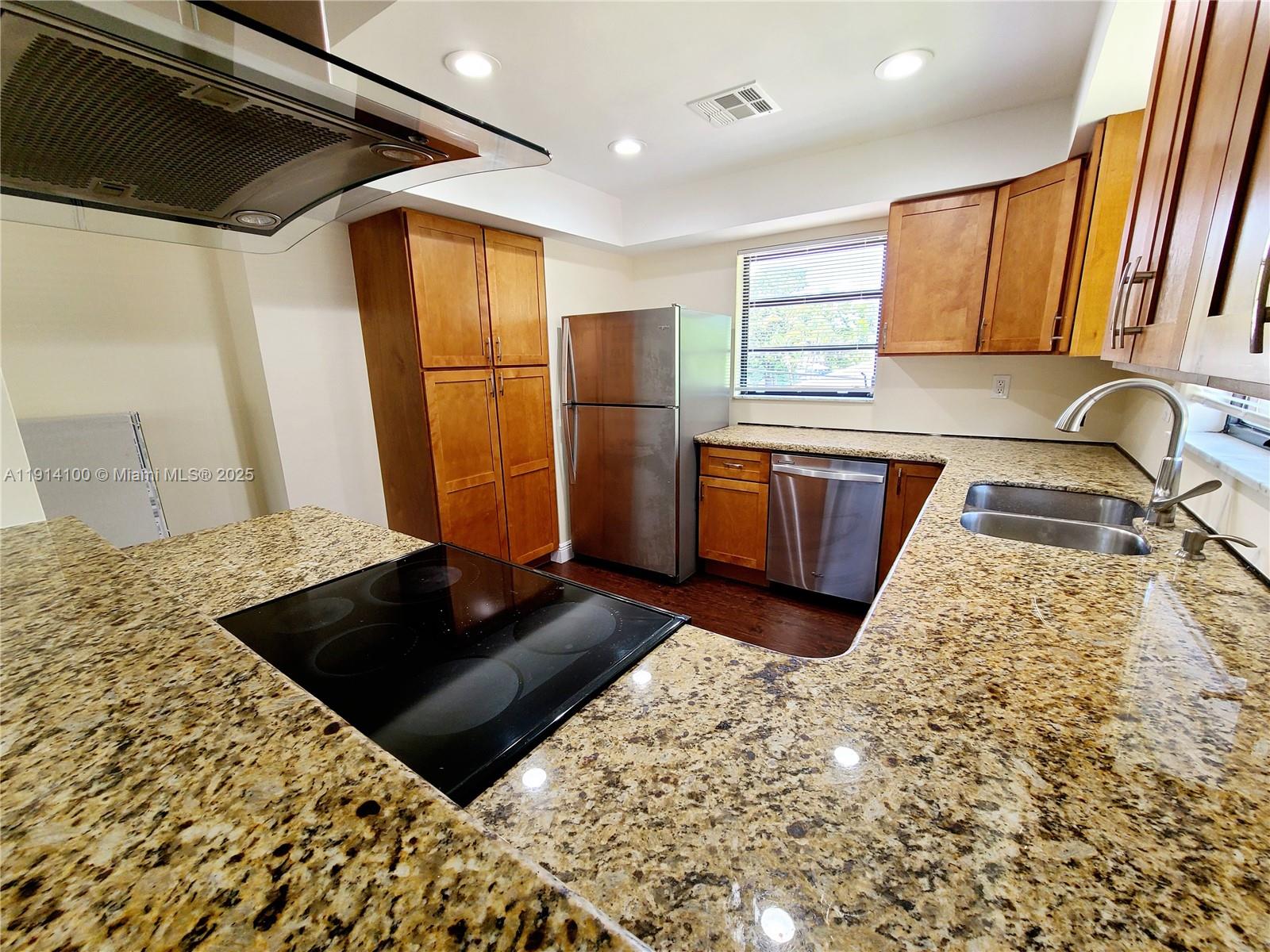 LAUDERDALE - Residential Lease