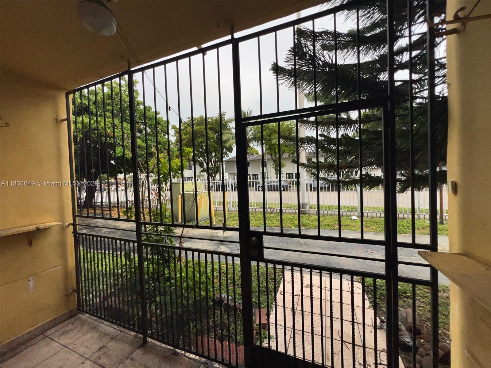1555 W 44th Pl 103
