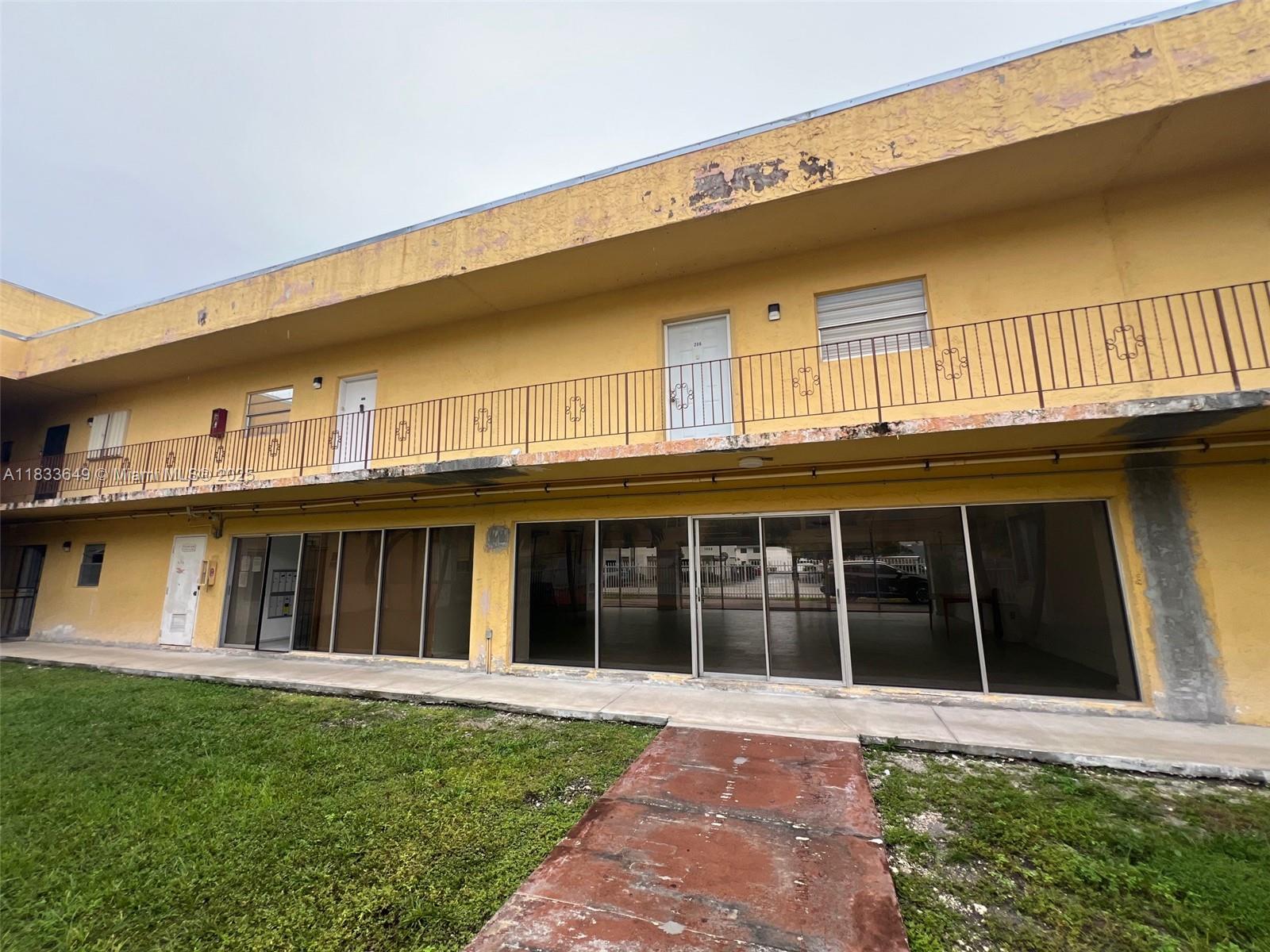 1555 W 44th Pl 103