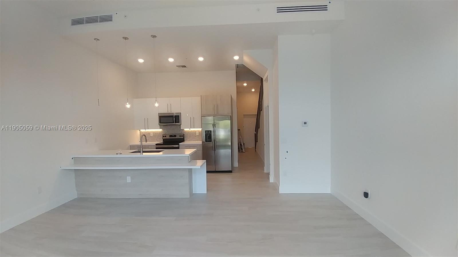 PLANTATION BUSINESS PARK - Residential Lease