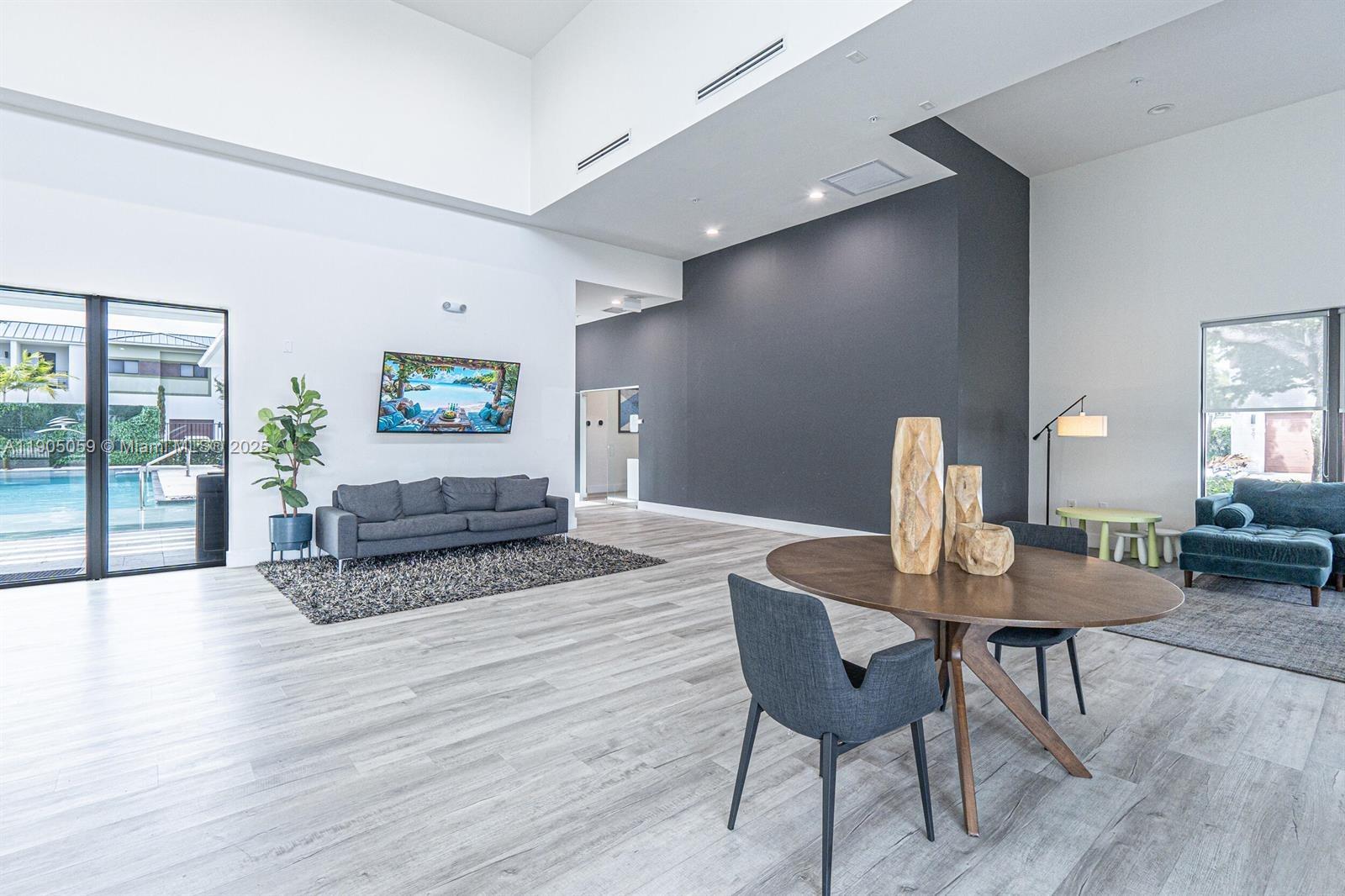 PLANTATION BUSINESS PARK - Residential Lease