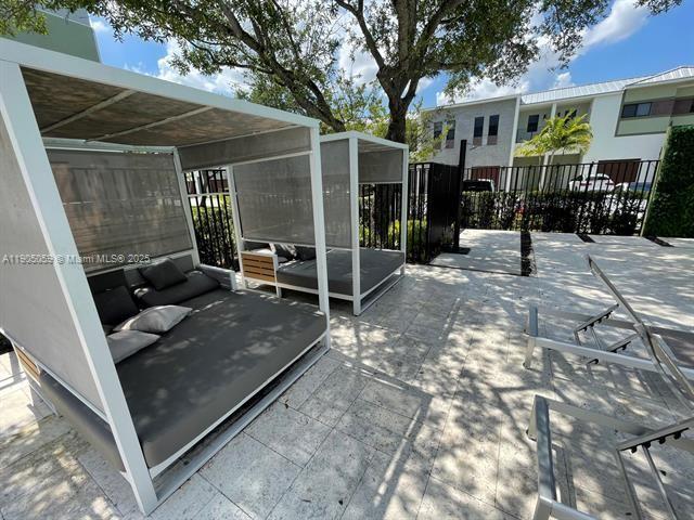 PLANTATION BUSINESS PARK - Residential Lease