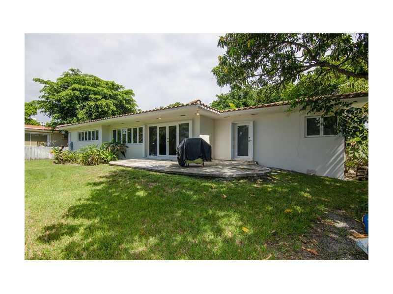 M SHORES BAY PK ESTS - Residential Lease