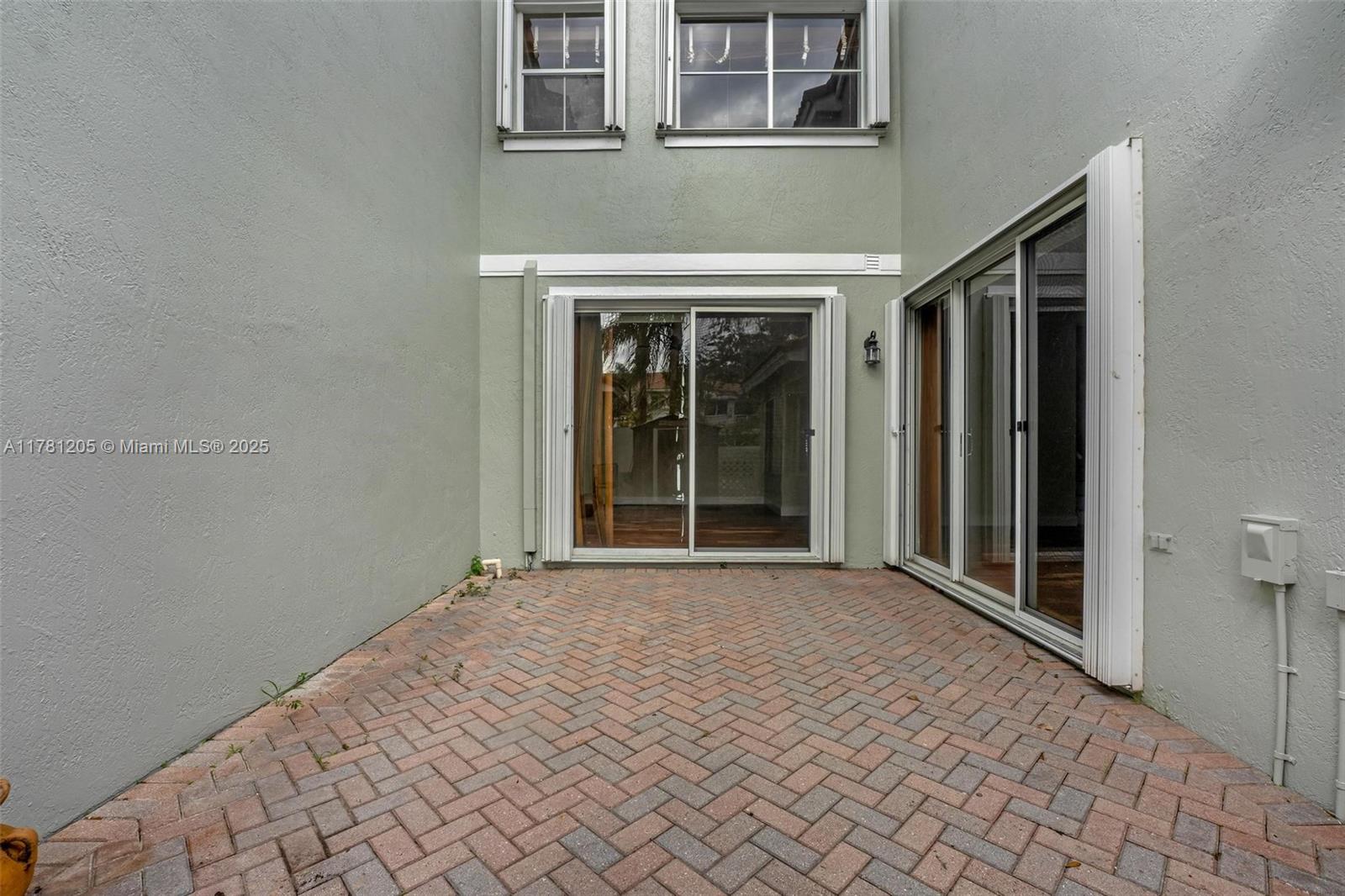 1115 Buttonwood Ln